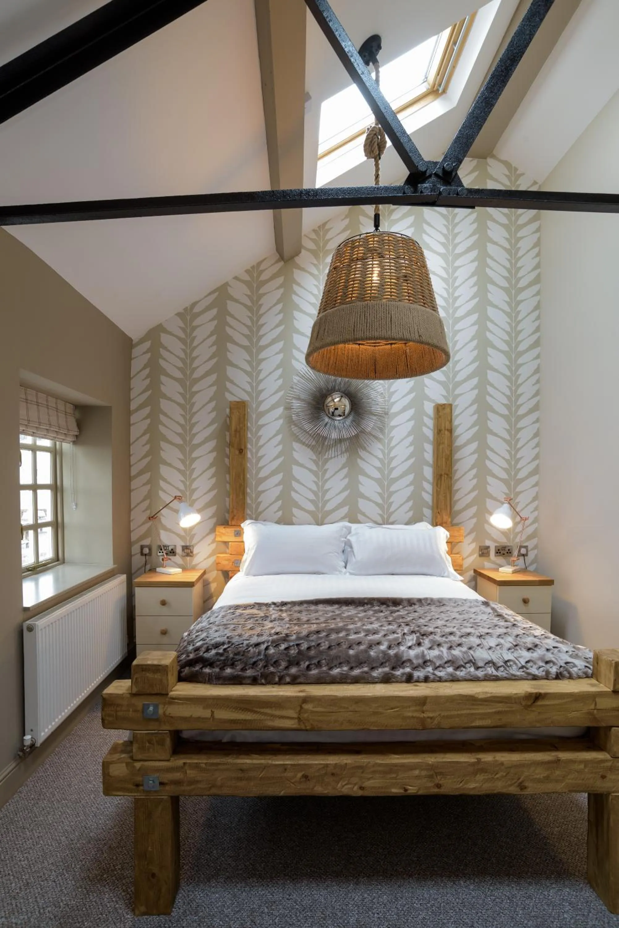 Bedroom in The Wheatsheaf Inn