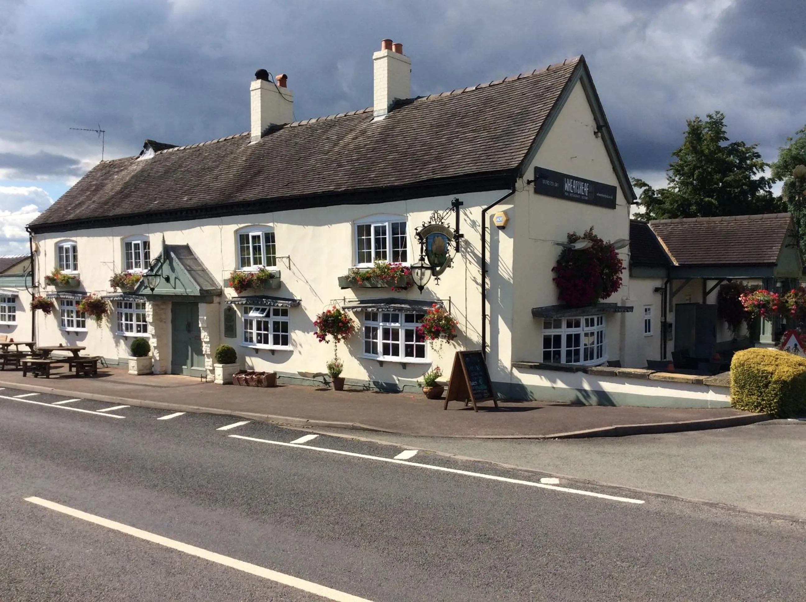 Facade/entrance in The Wheatsheaf Inn