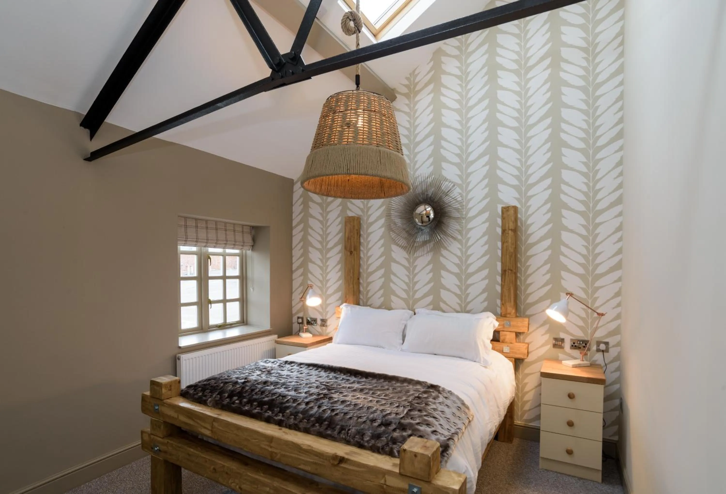 Bedroom in The Wheatsheaf Inn