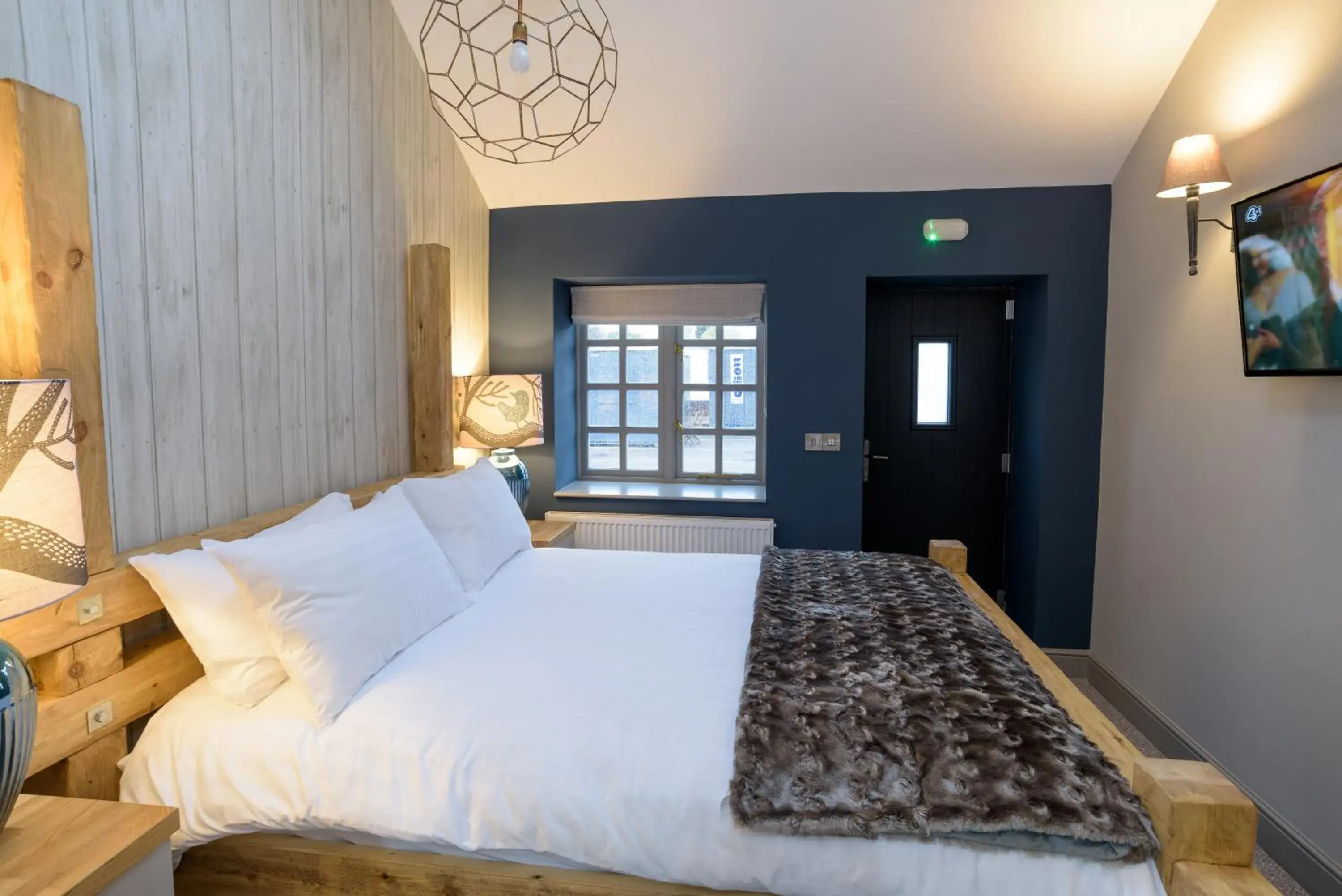 Deluxe King Room in The Wheatsheaf Inn Deluxe King Room in The Wheatsheaf Inn