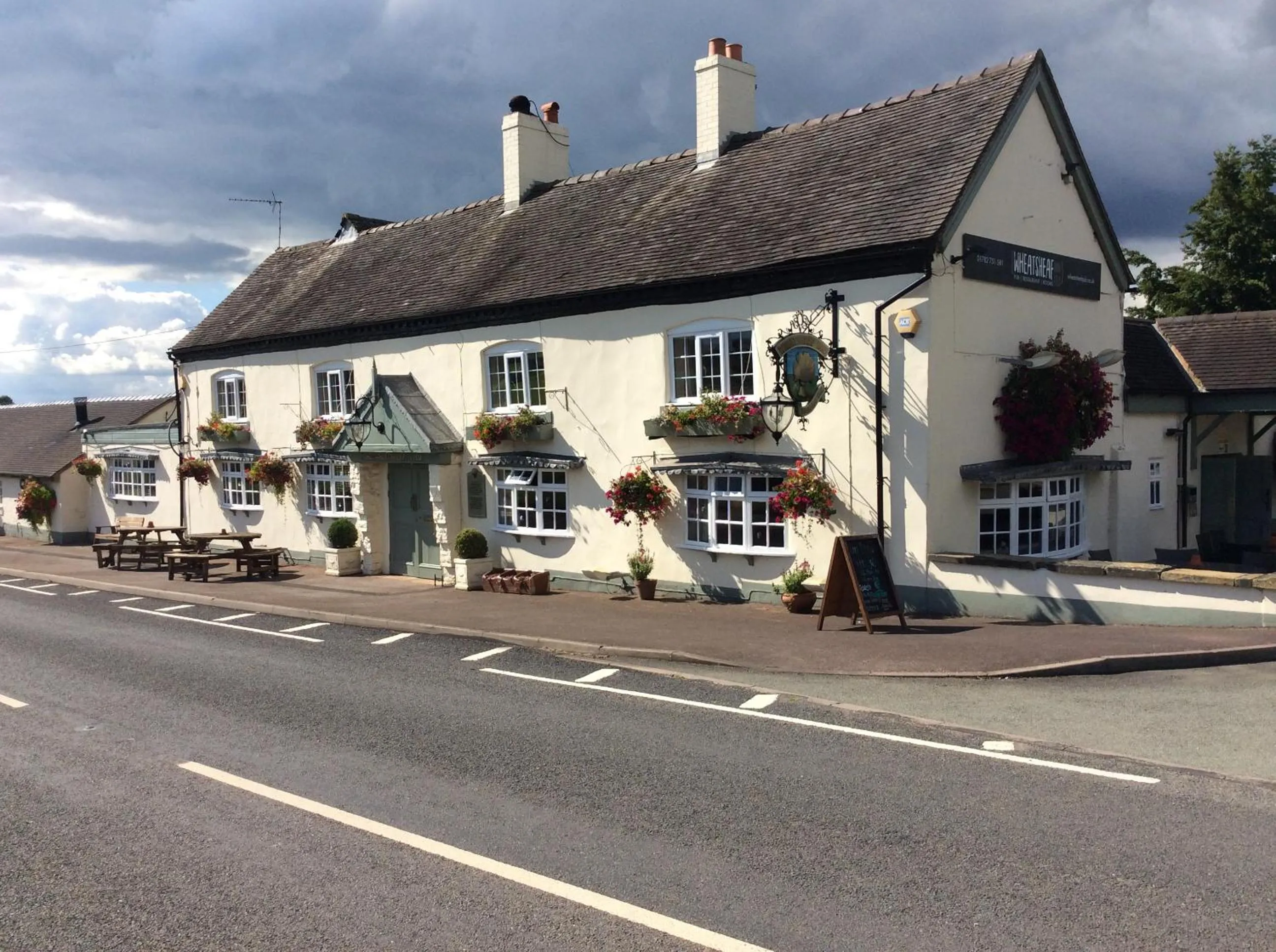 Facade/entrance in The Wheatsheaf Inn