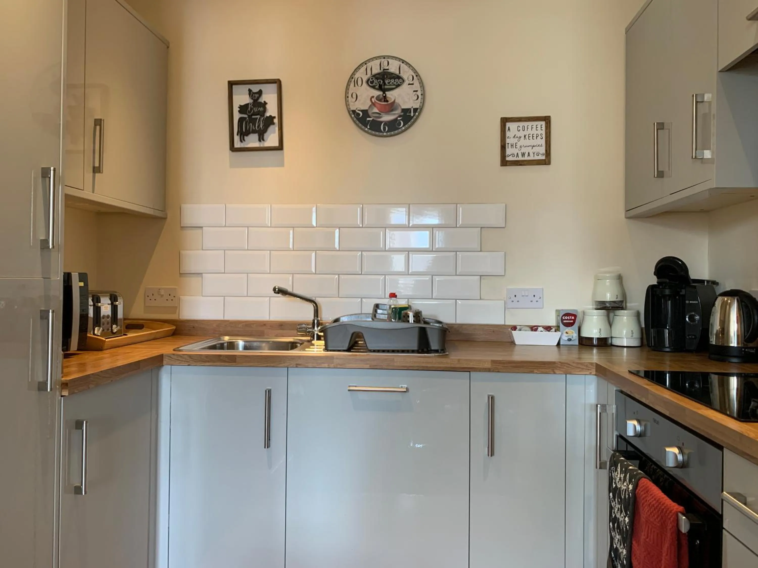 oven in Market Place Serviced Apartments, Leek