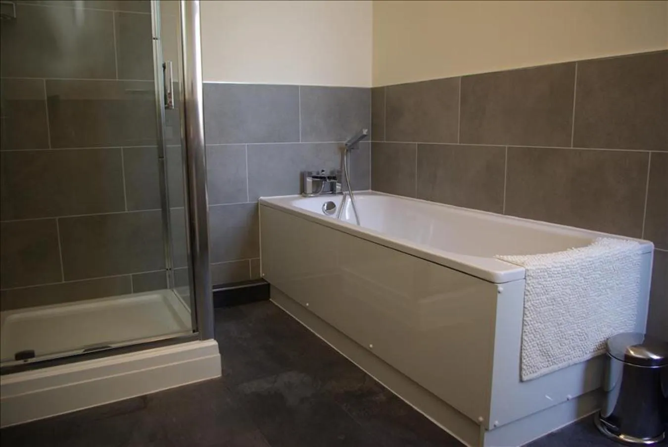 Market Place Serviced Apartments, Leek