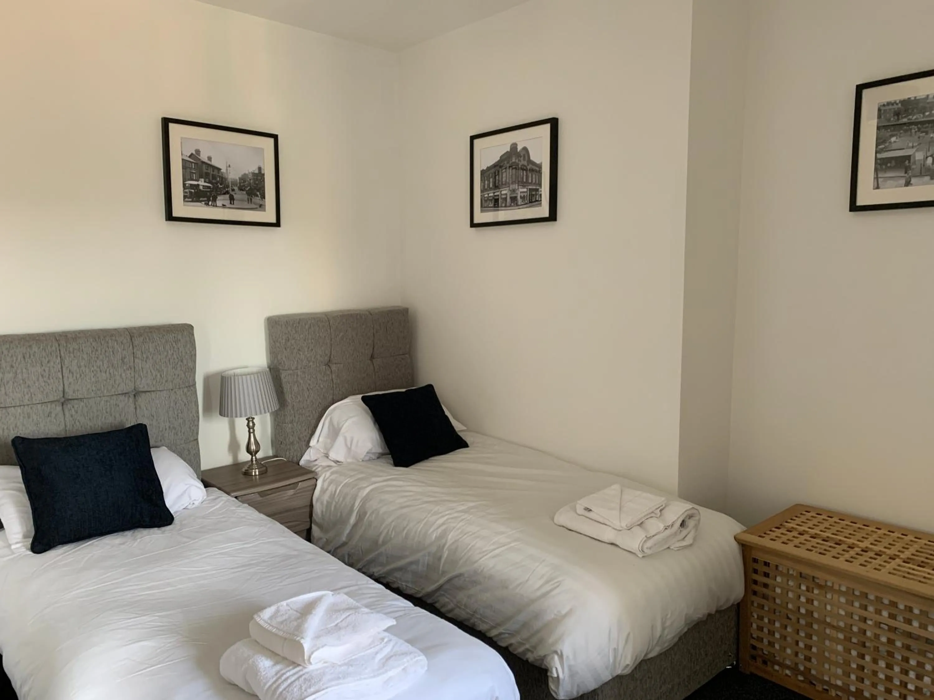 Bedroom, Bed in Market Place Serviced Apartments, Leek