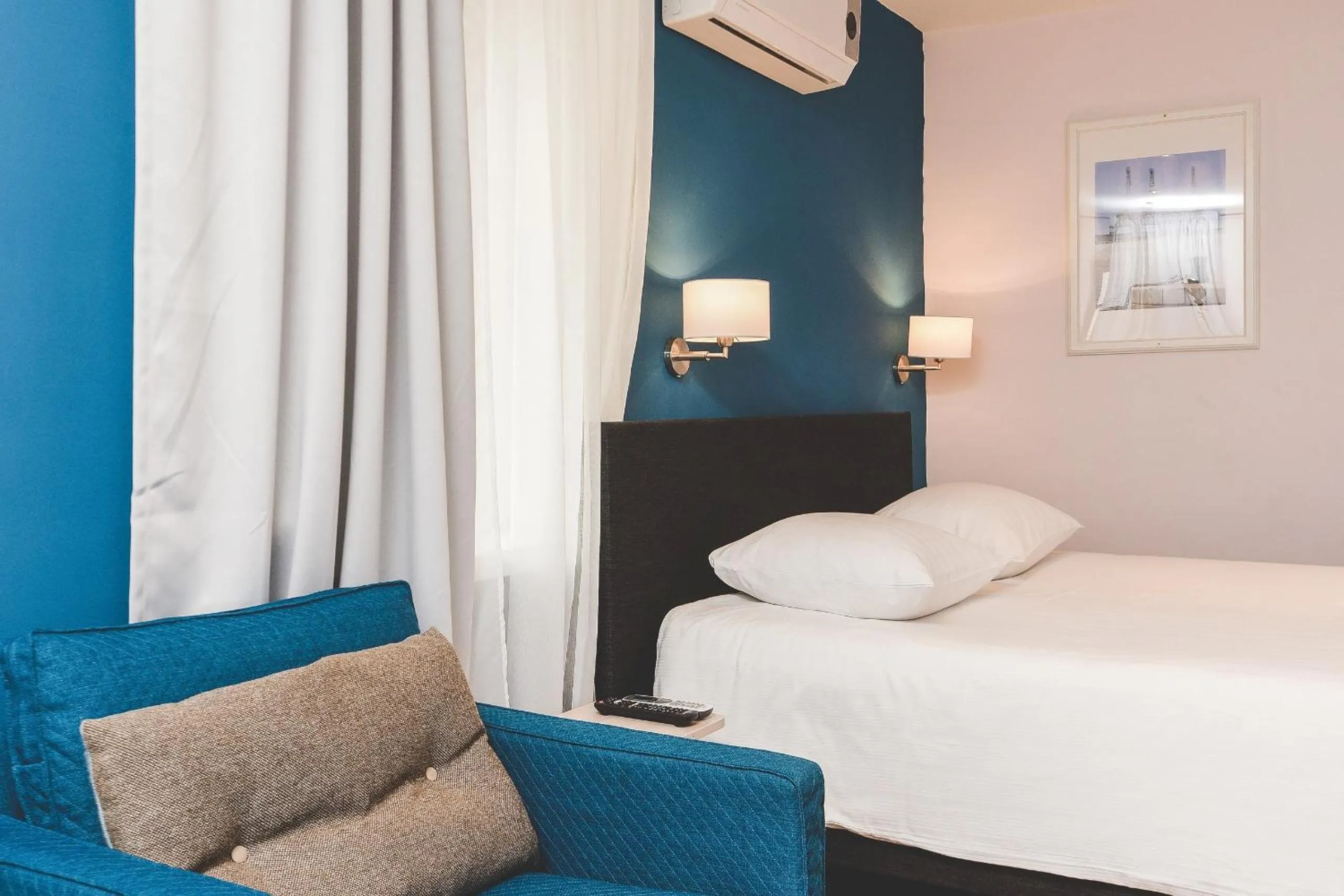 Bedroom, Bed in Old Town Inn