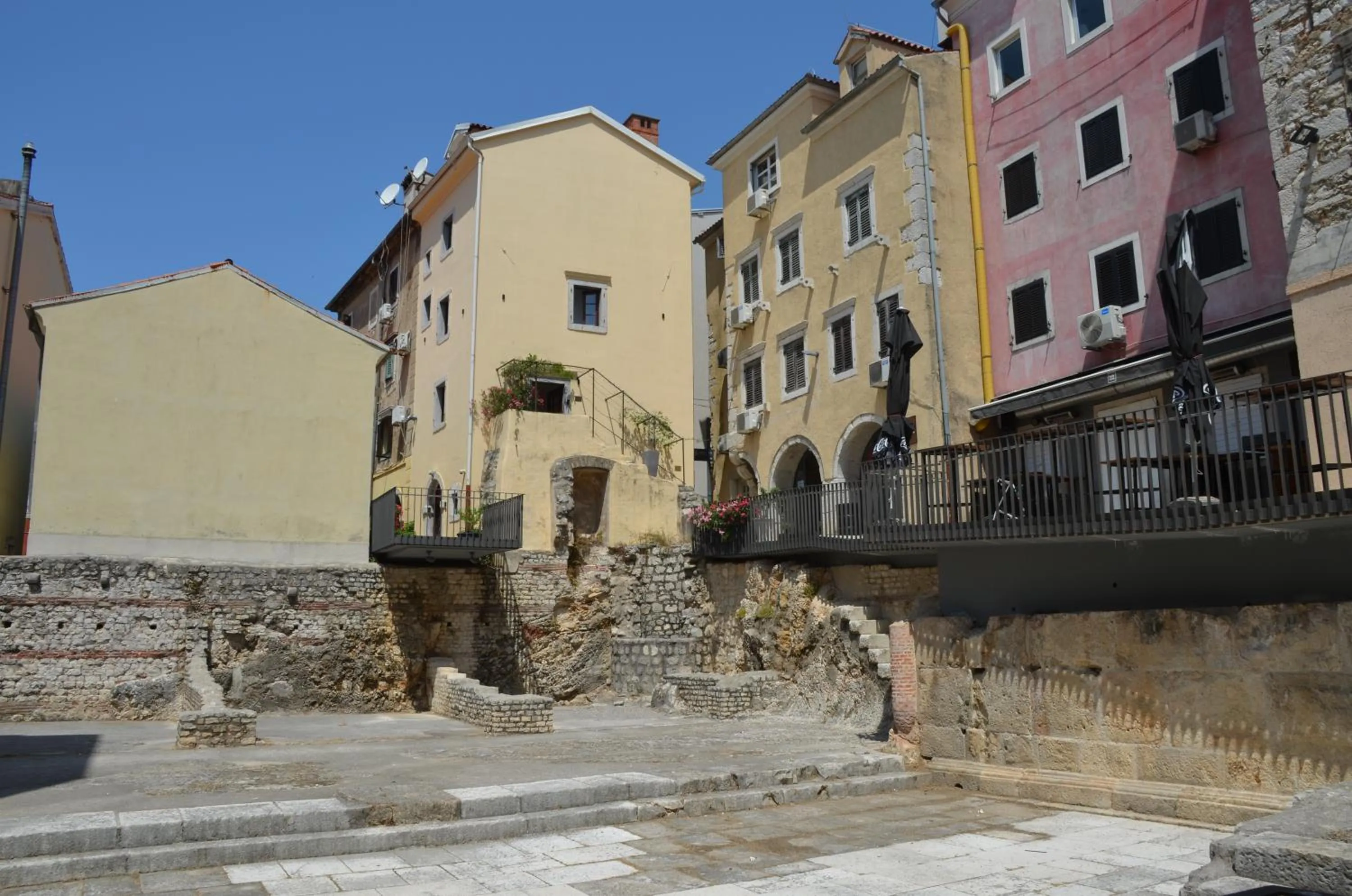 Property building in Old Town Inn