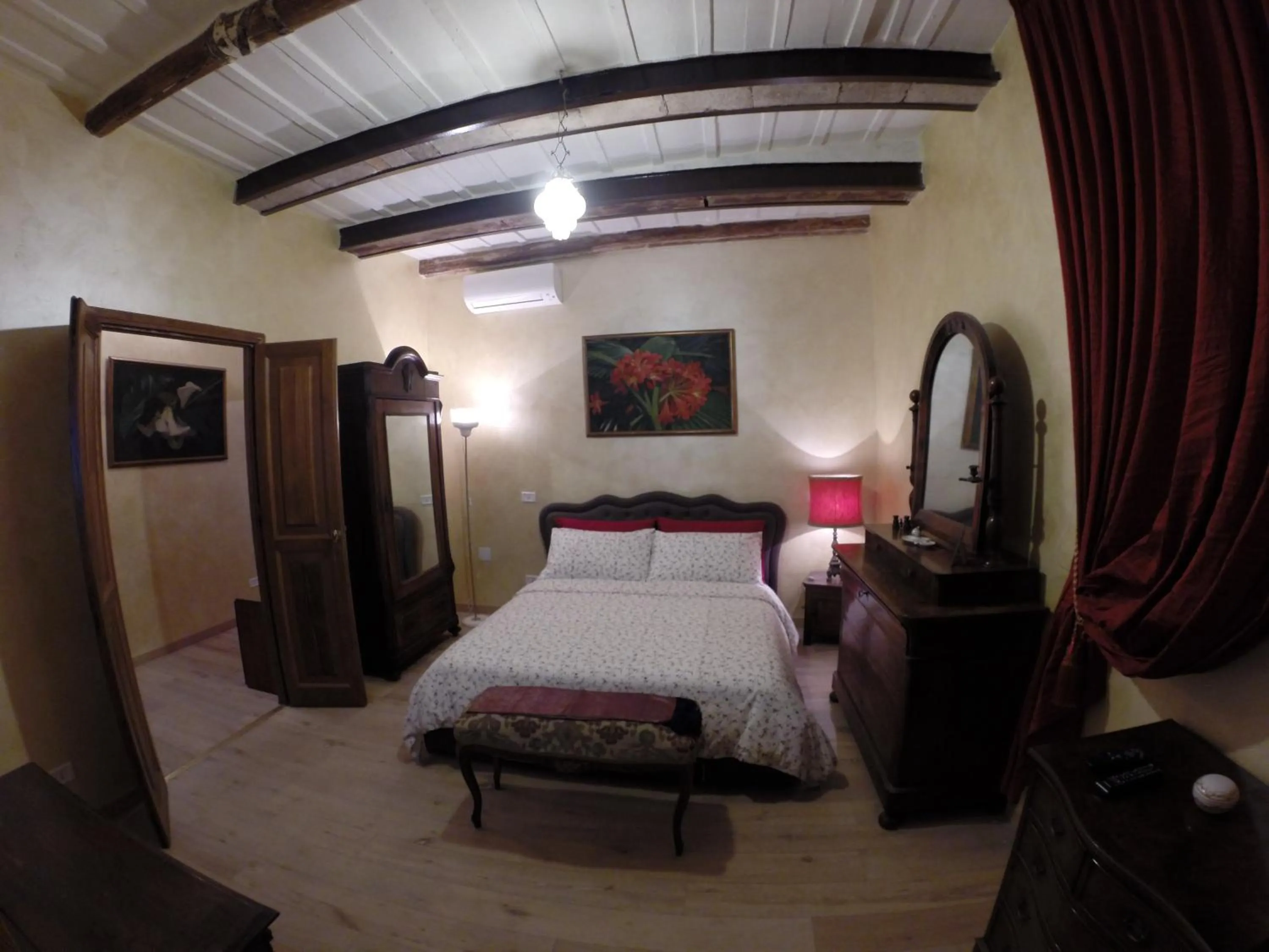 Bedroom, Bed in Pantheon Old Suite