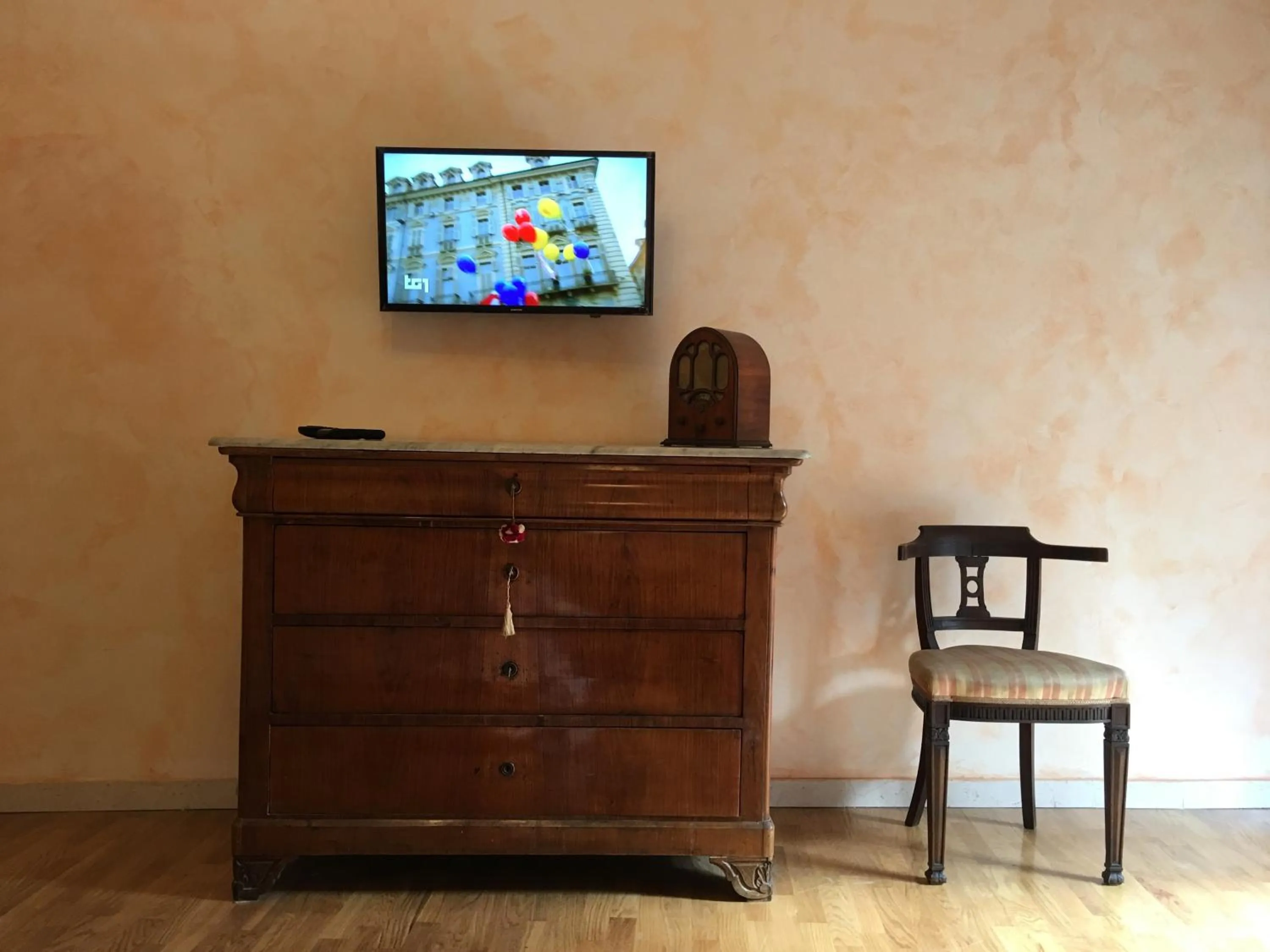 TV and multimedia in Pantheon Old Suite