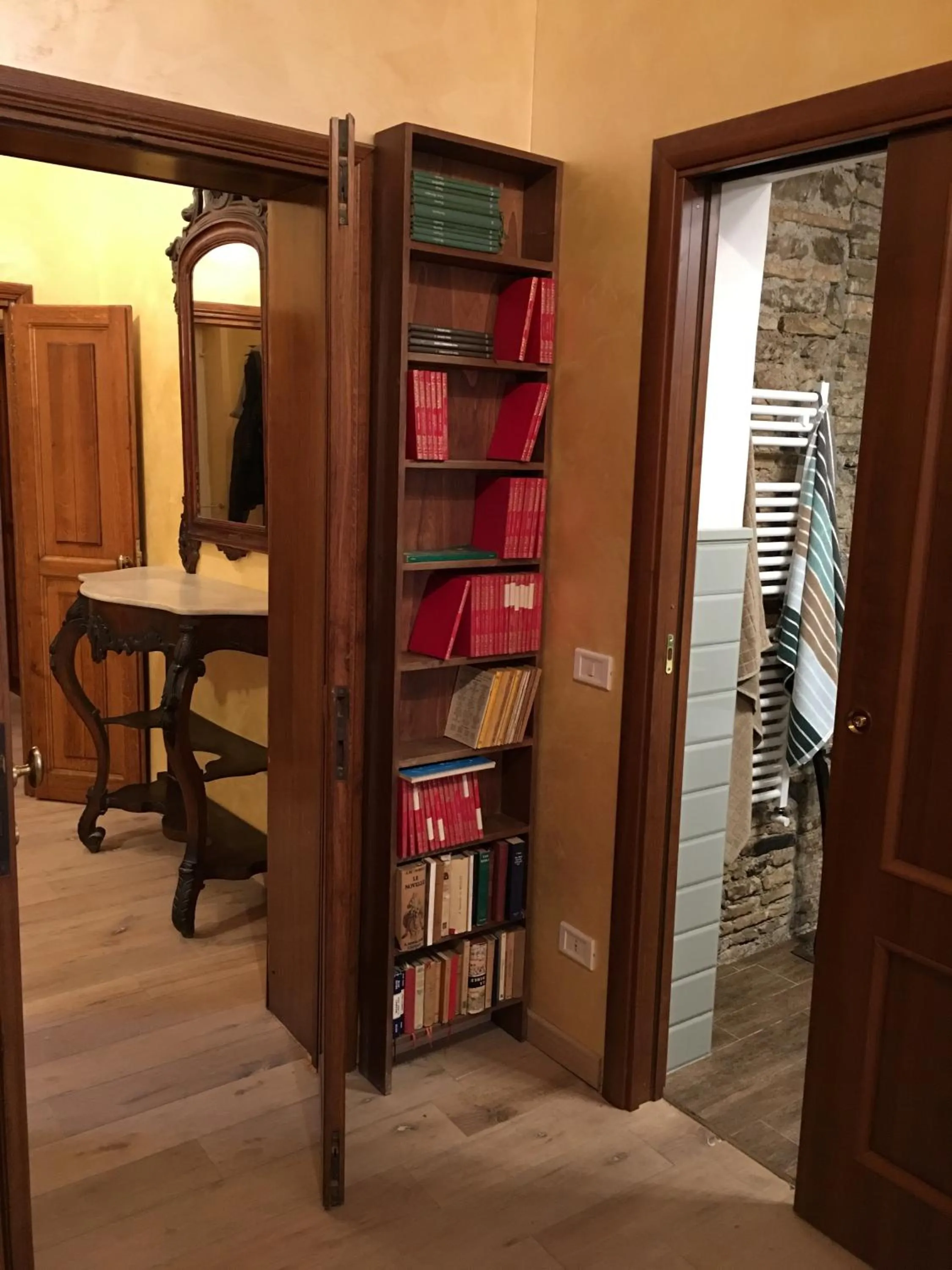 Decorative detail in Pantheon Old Suite