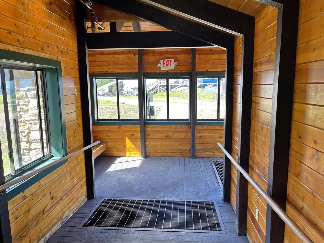 Snowshoe Ski-InSki-Out Steps to Ballhooter Lift Mountain Lodge Condo