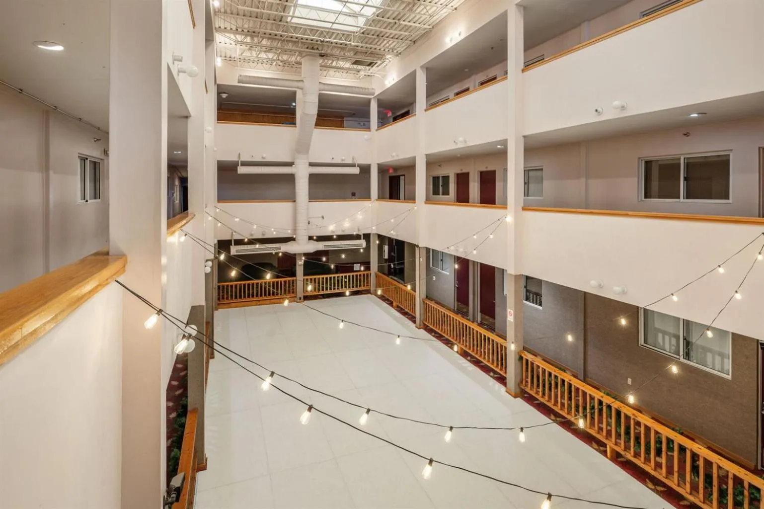 Snowshoe Ski-InSki-Out Steps to Ballhooter Lift Mountain Lodge Condo