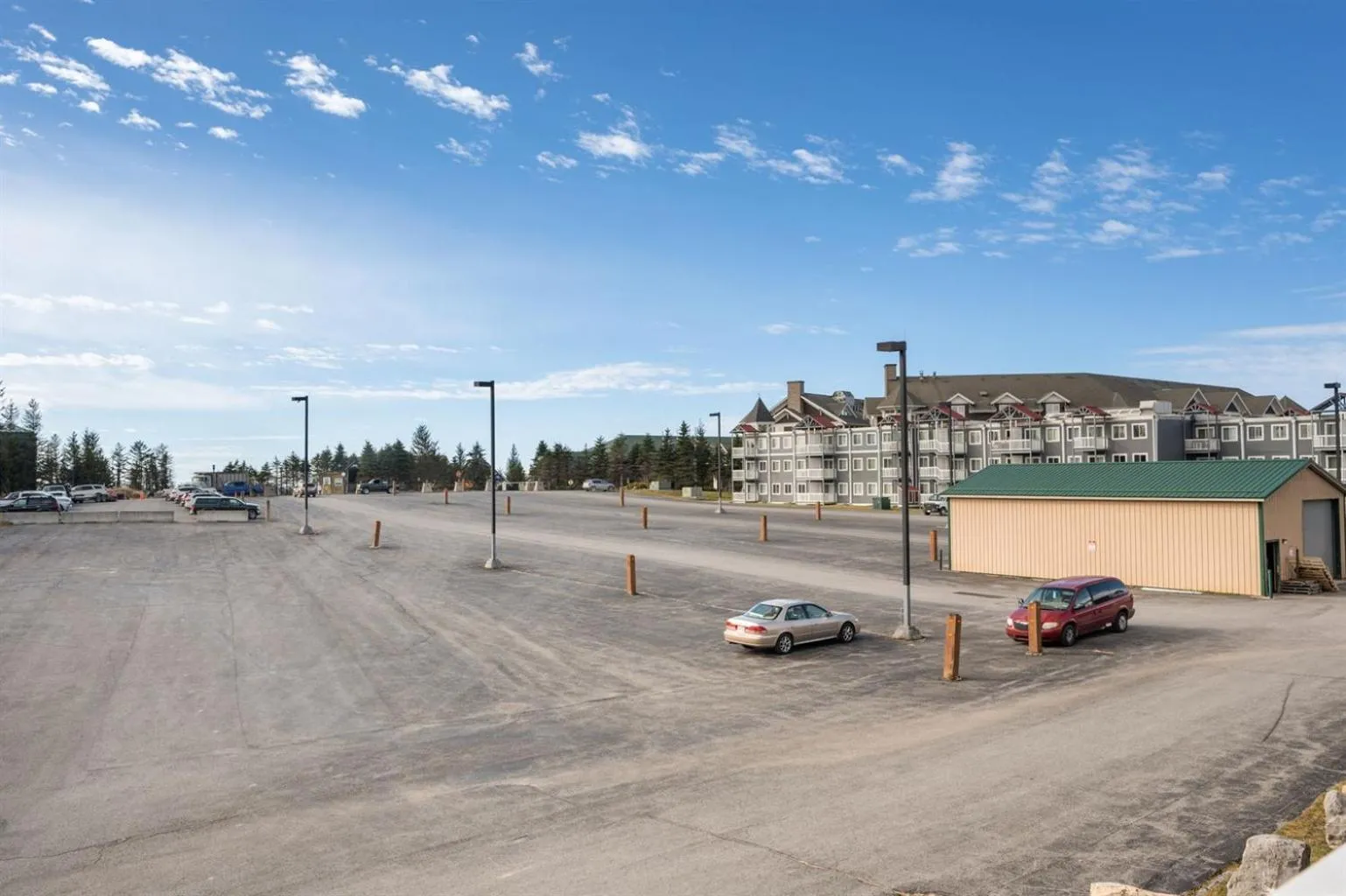 Snowshoe Ski-InSki-Out Steps to Ballhooter Lift Mountain Lodge Condo