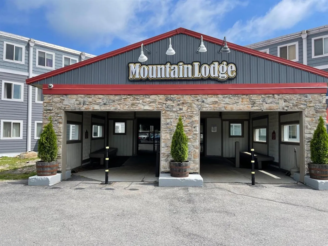 Snowshoe Ski-InSki-Out Steps to Ballhooter Lift Mountain Lodge Condo