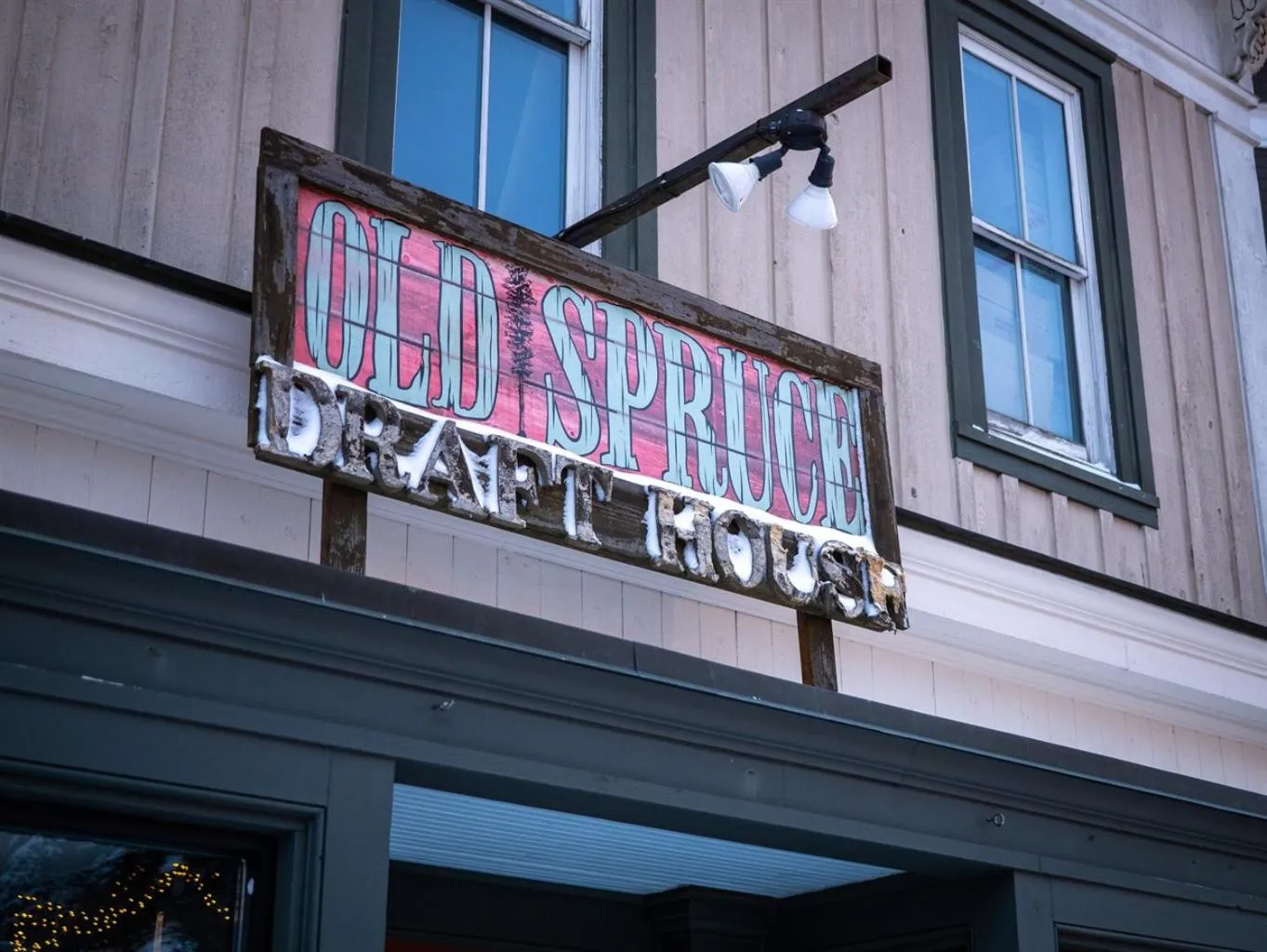 Snowshoe Ski-InSki-Out Steps to Ballhooter Lift Mountain Lodge Condo