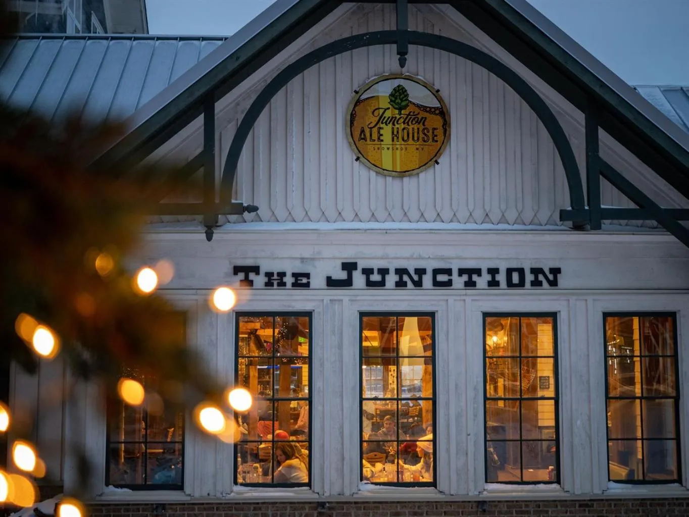 Snowshoe Ski-InSki-Out Steps to Ballhooter Lift Mountain Lodge Condo