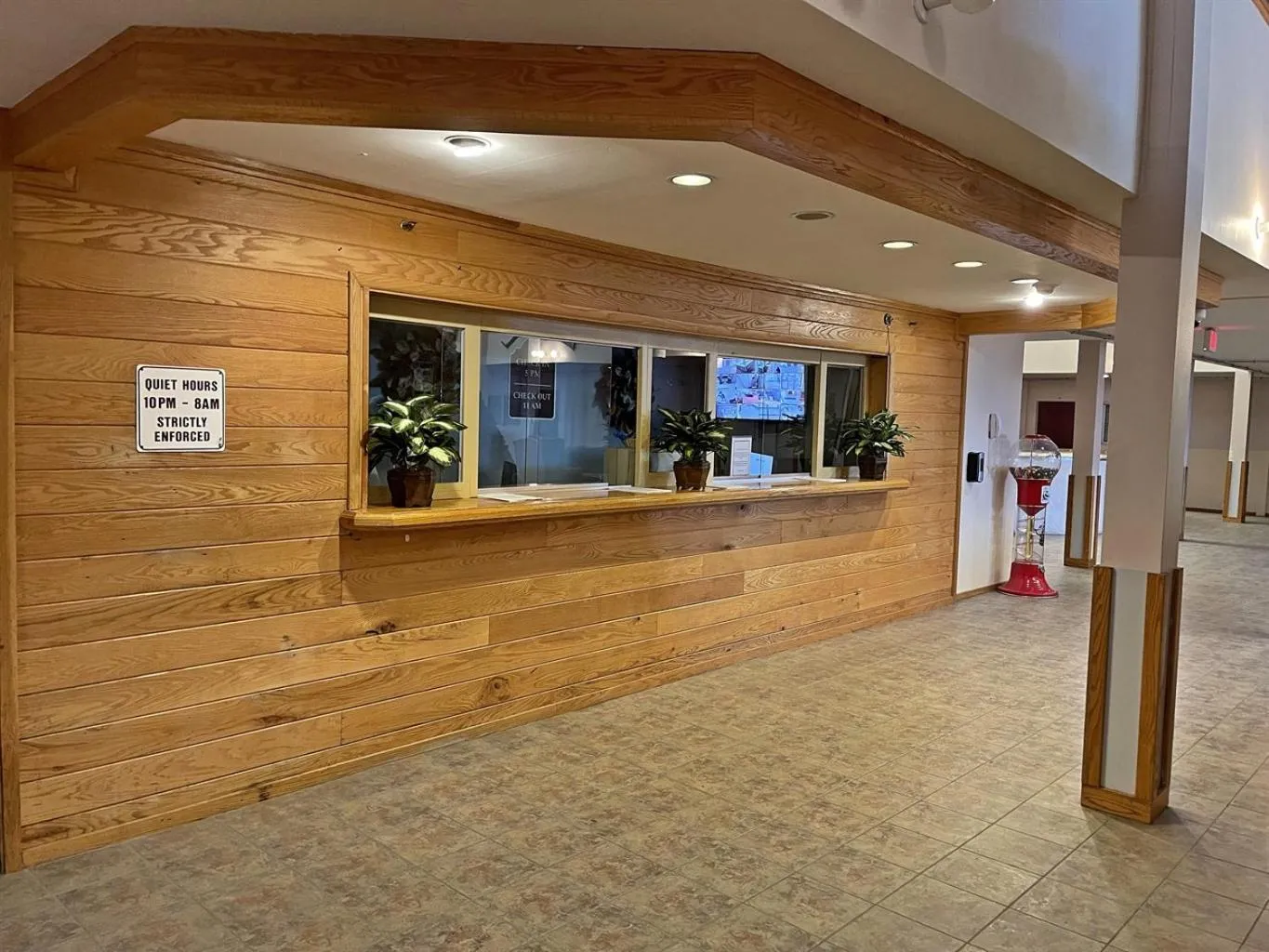 Snowshoe Ski-InSki-Out Steps to Ballhooter Lift Mountain Lodge Condo