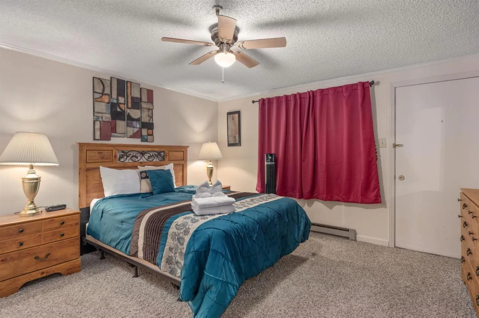 Bed in Snowshoe Ski-InSki-Out Steps to Ballhooter Lift Mountain Lodge Condo