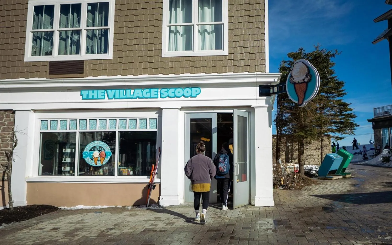 Snowshoe Ski-InSki-Out Steps to Ballhooter Lift Mountain Lodge Condo