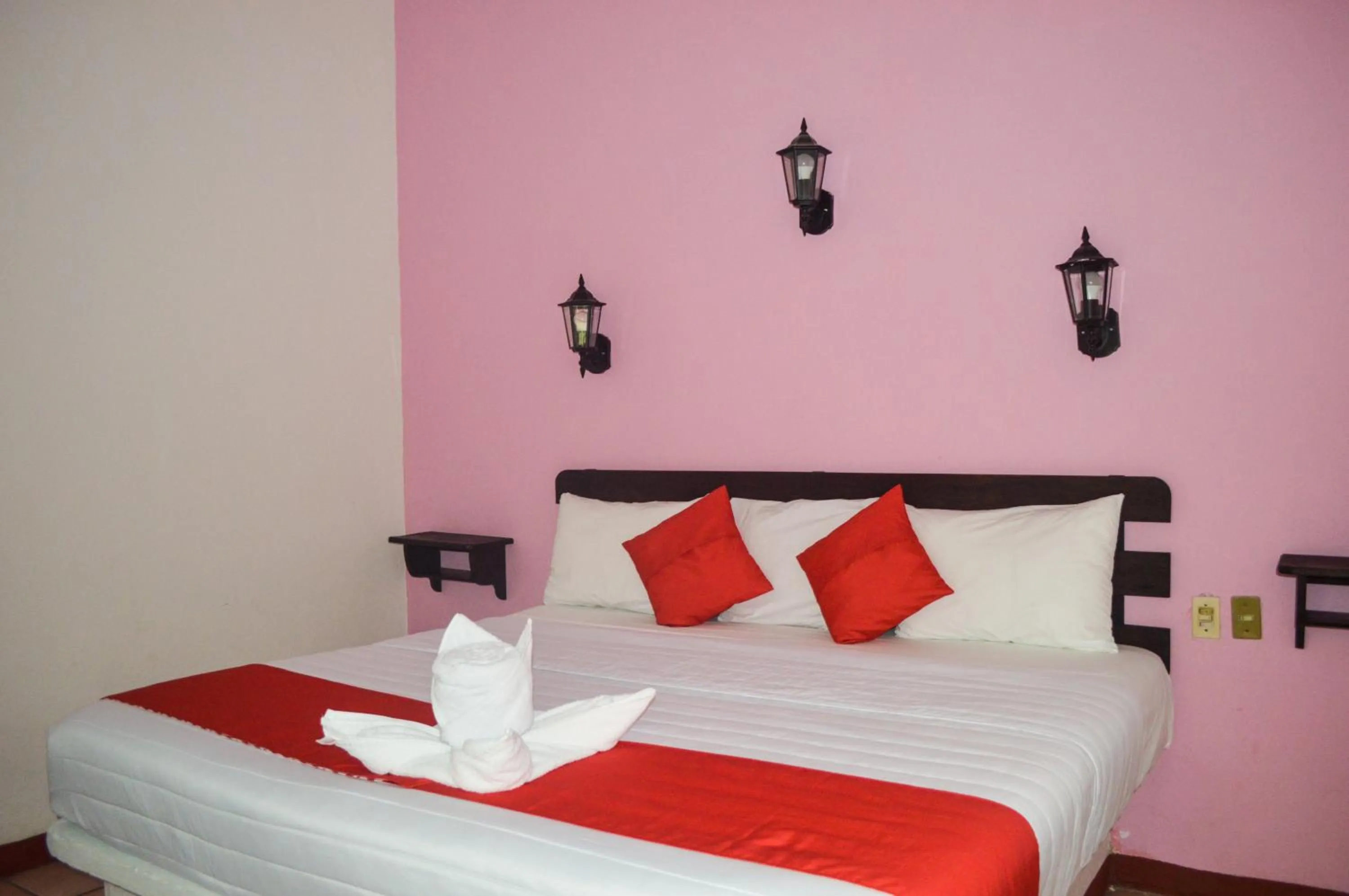 Photo of the whole room, Bed in Hotel Kashlan Palenque