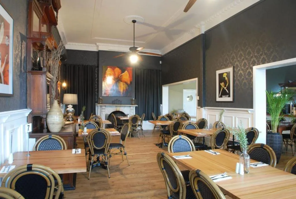 Restaurant/places to eat in Grand Hotel Healesville