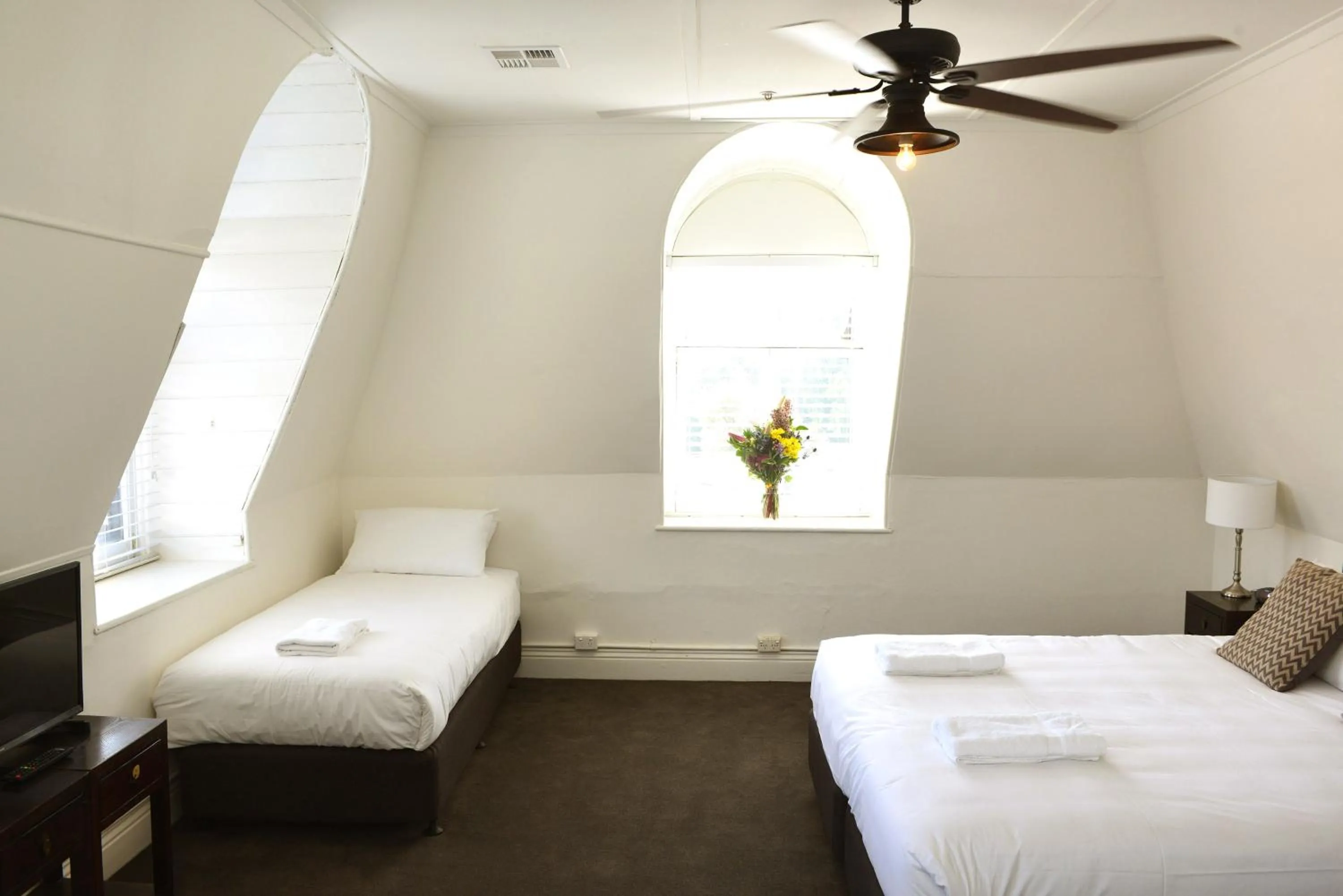 Bed in Grand Hotel Healesville