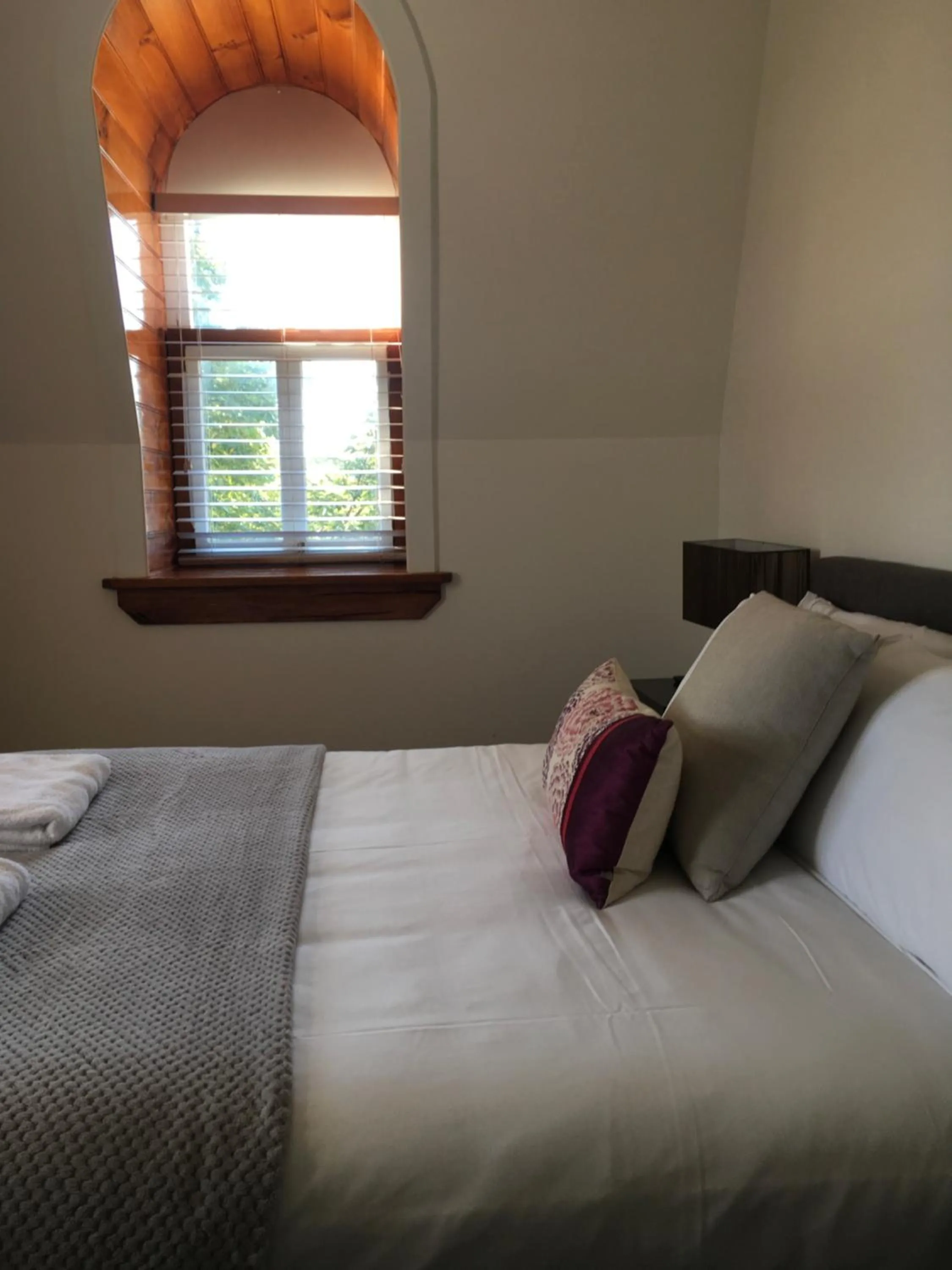 Bed in Grand Hotel Healesville