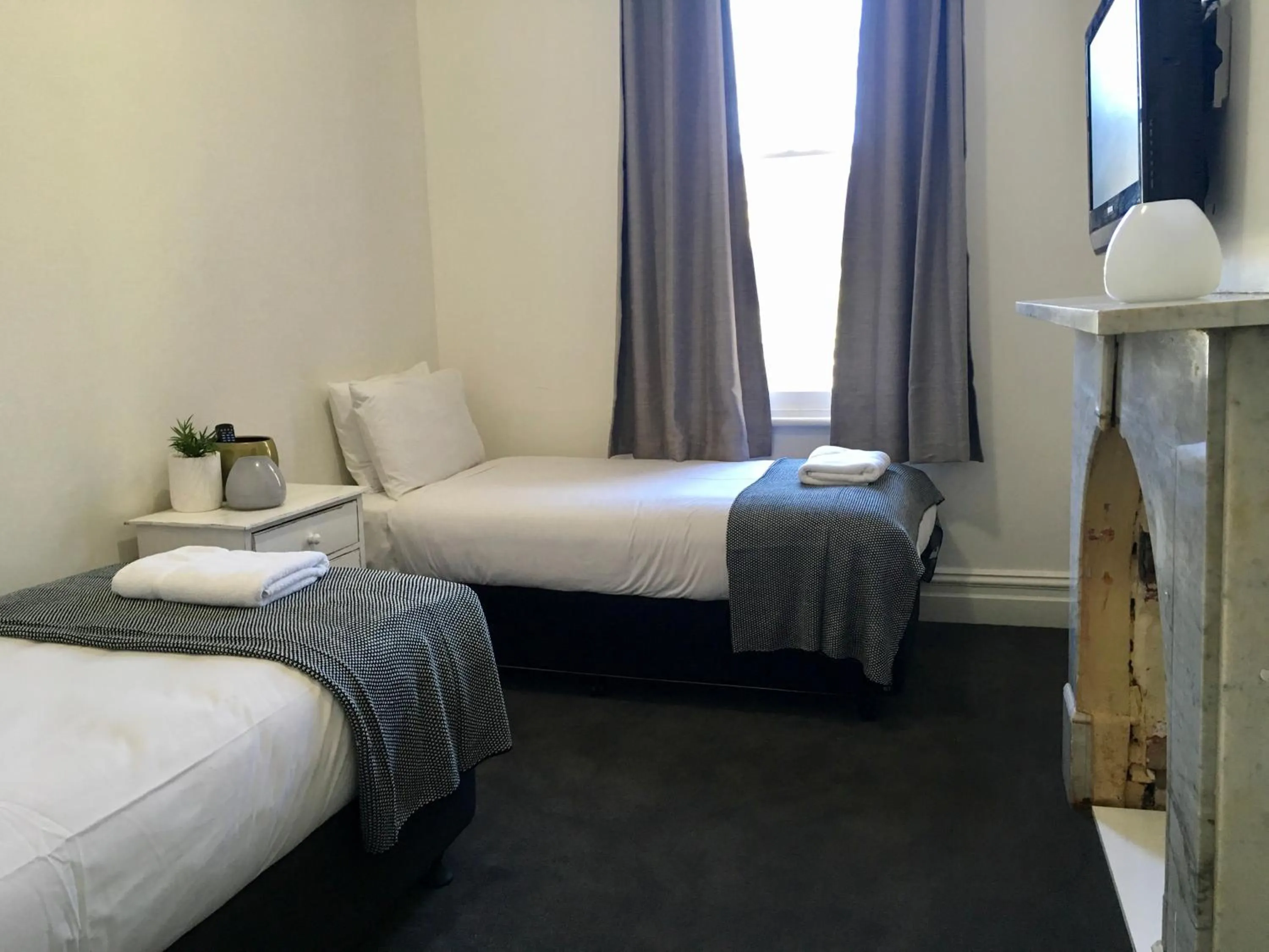 Photo of the whole room, Bed in Grand Hotel Healesville