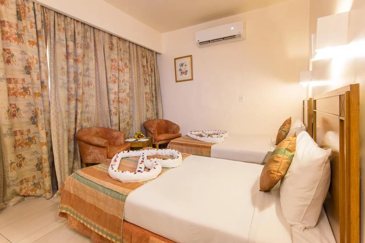 Photo of the whole room, Bed in Hapi Hotel