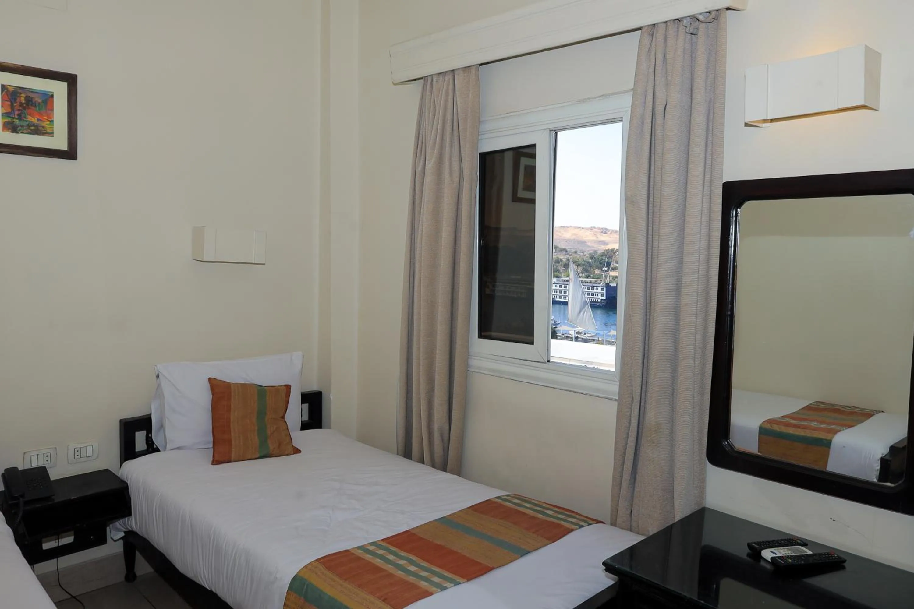 Photo of the whole room, Bed in Hapi Hotel