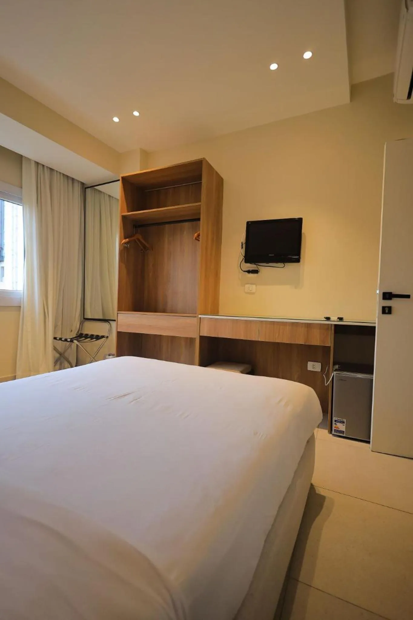 Photo of the whole room, Bed in Hapi Hotel