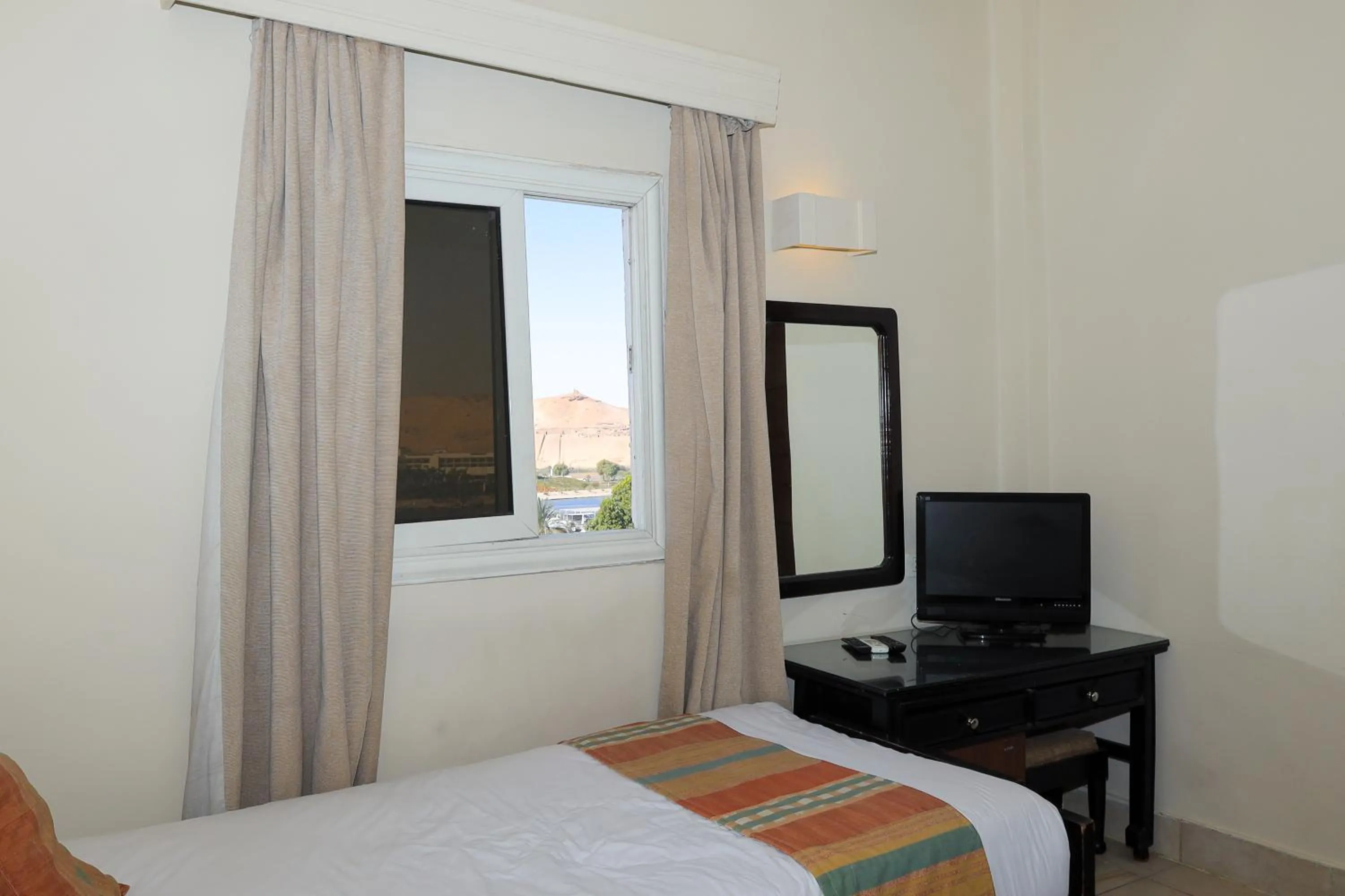 Photo of the whole room, Bed in Hapi Hotel