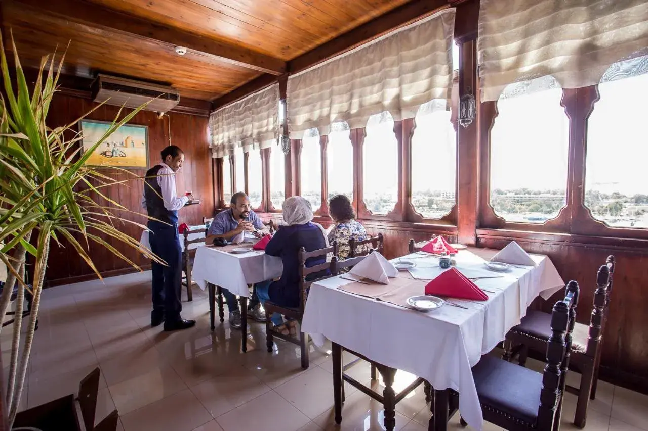 Restaurant/places to eat in Hapi Hotel Restaurant/places to eat in Hapi Hotel