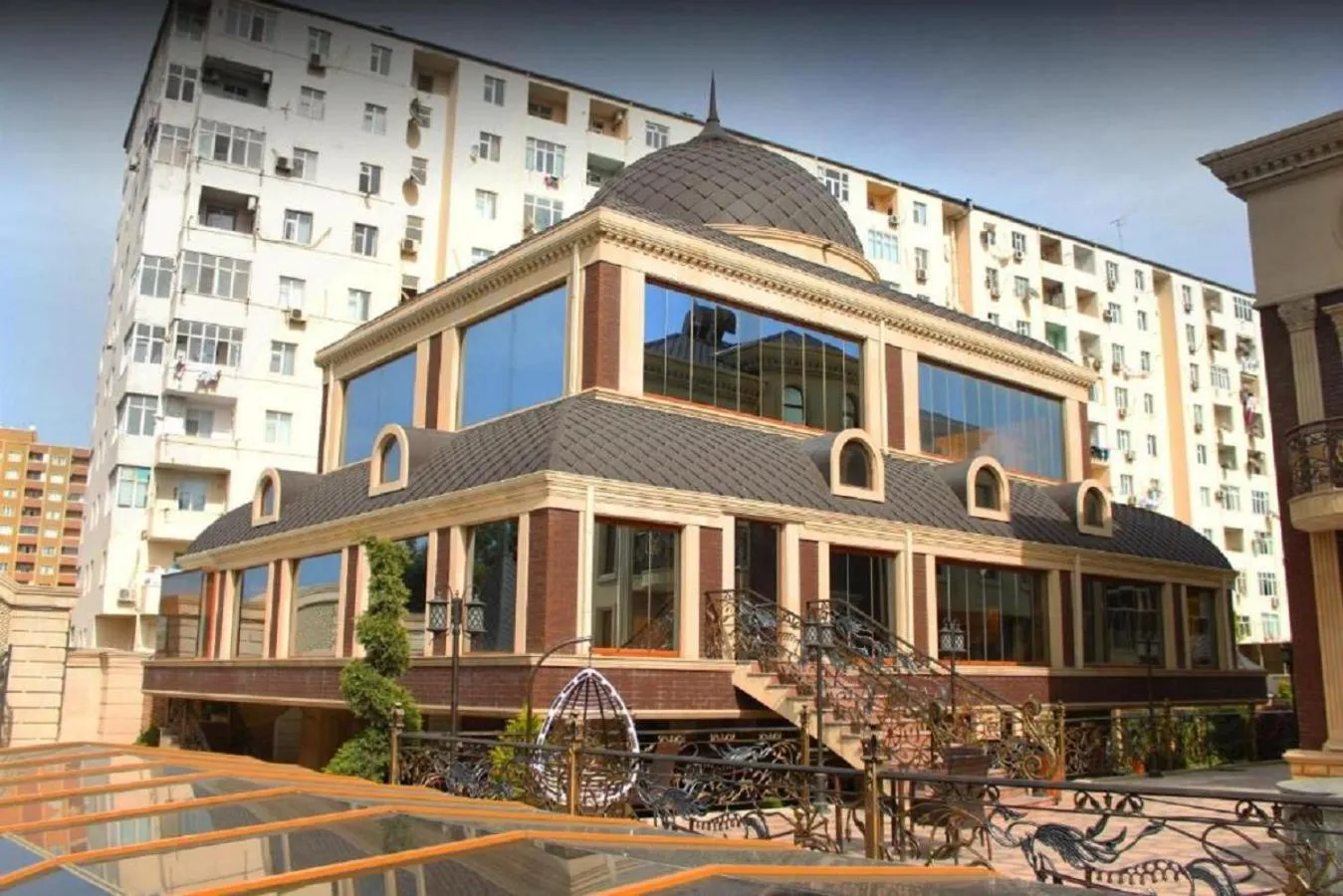 Property building in Manor Luxury Hotel Baku