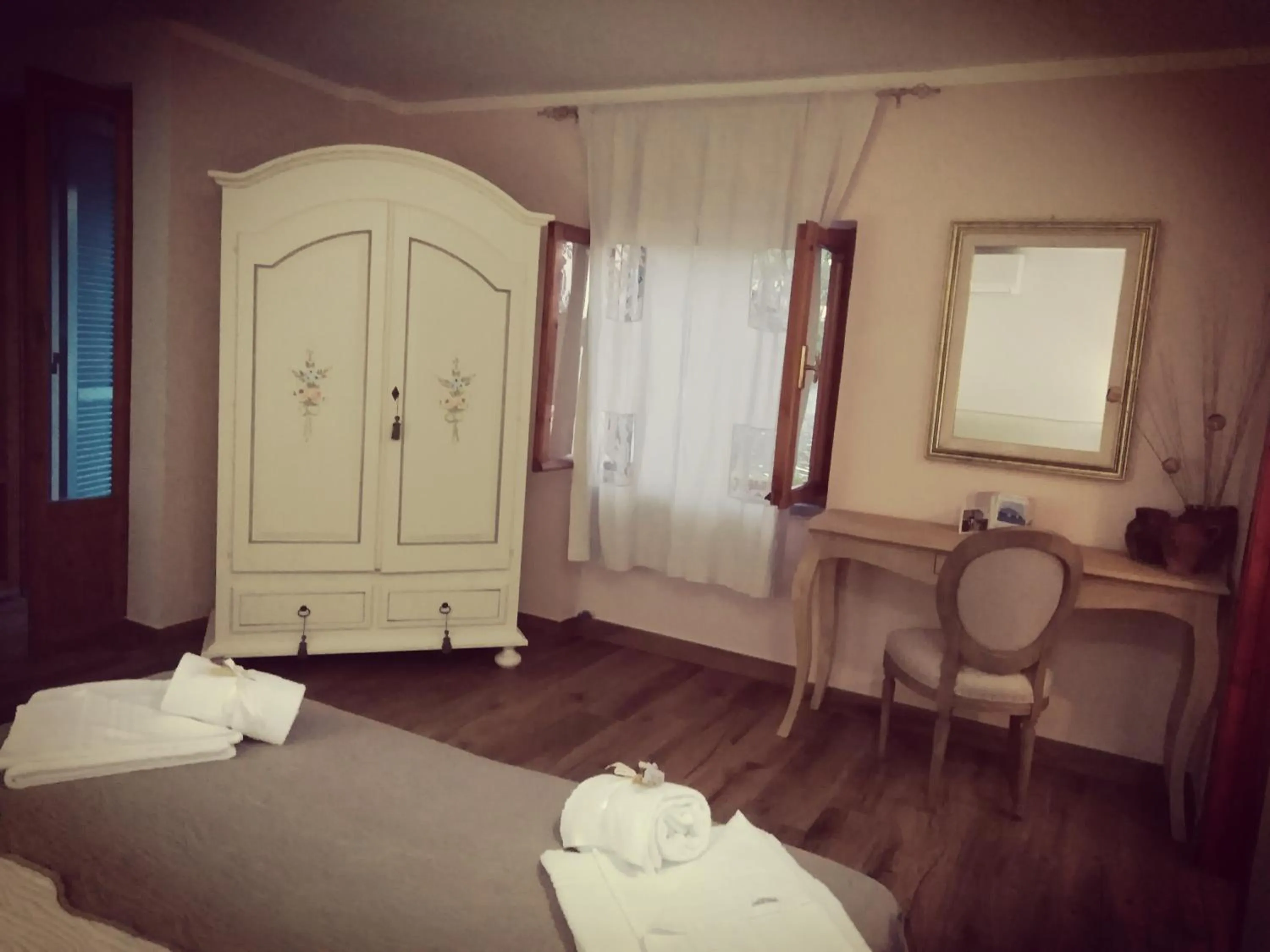 Photo of the whole room, Bed in Baia D'Oro