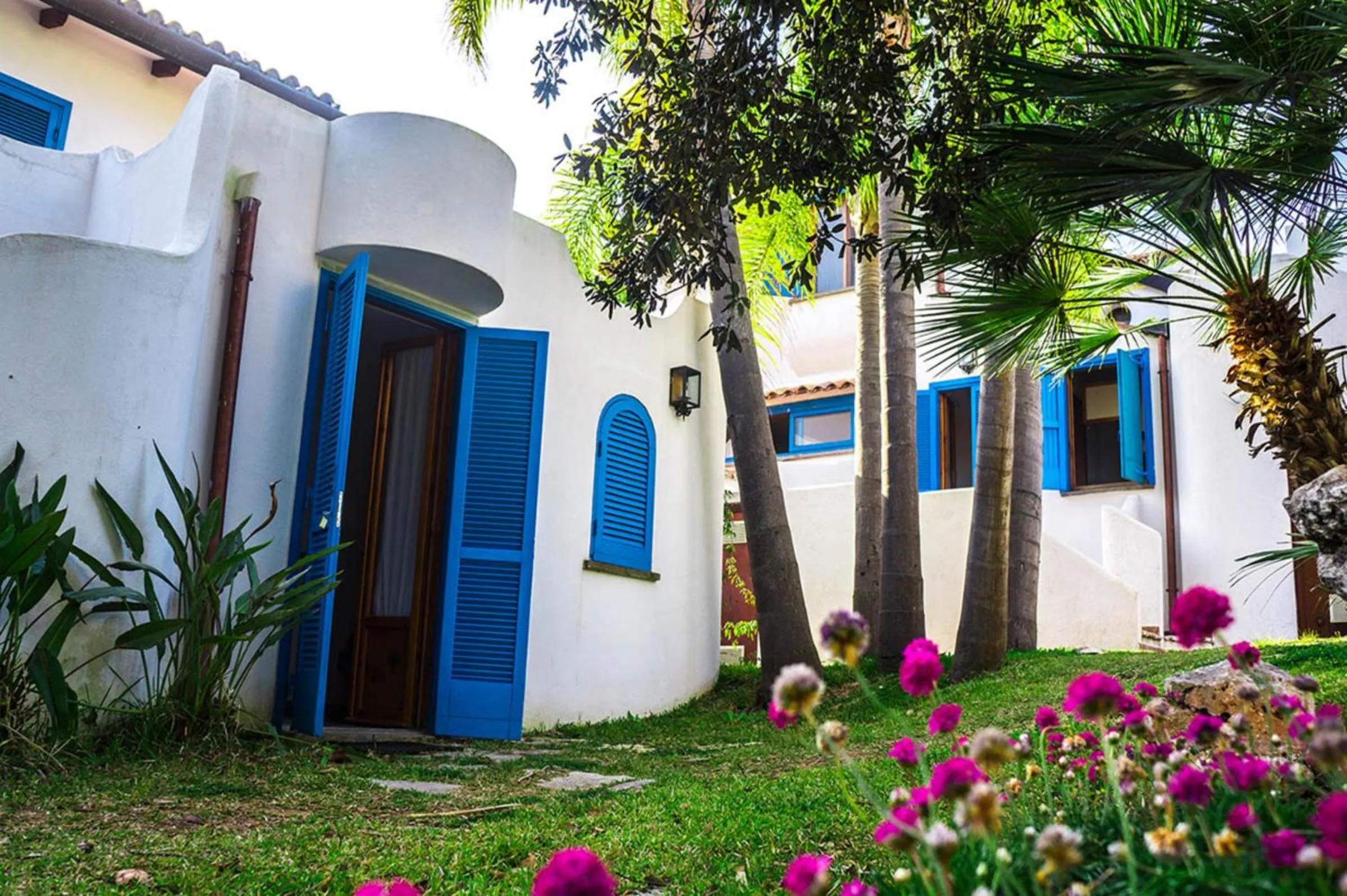 Garden in Baia D'Oro