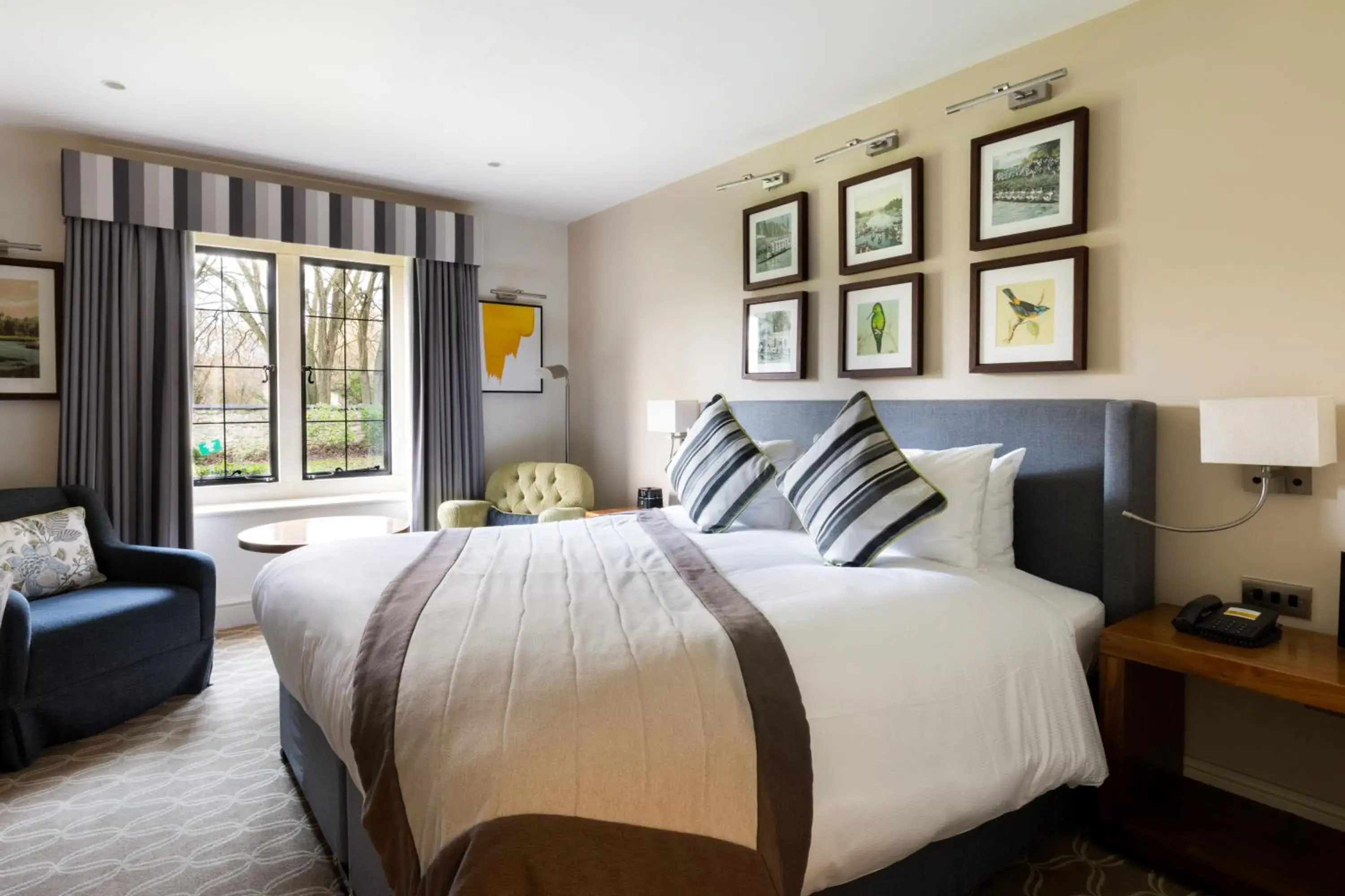 Premium King Room with Garden View in voco Oxford Thames by IHG Premium King Room with Garden View in voco Oxford Thames by IHG