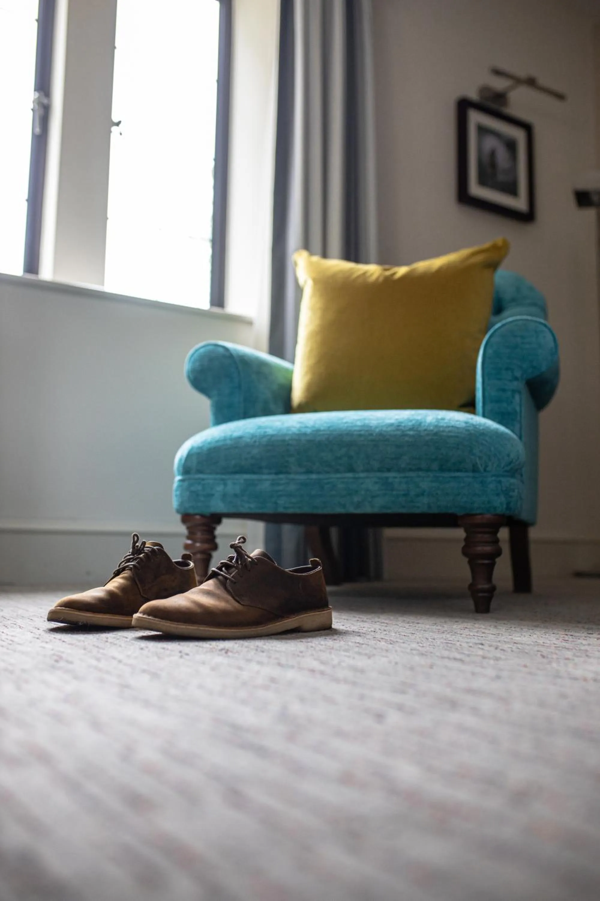 Seating area in voco Oxford Thames by IHG