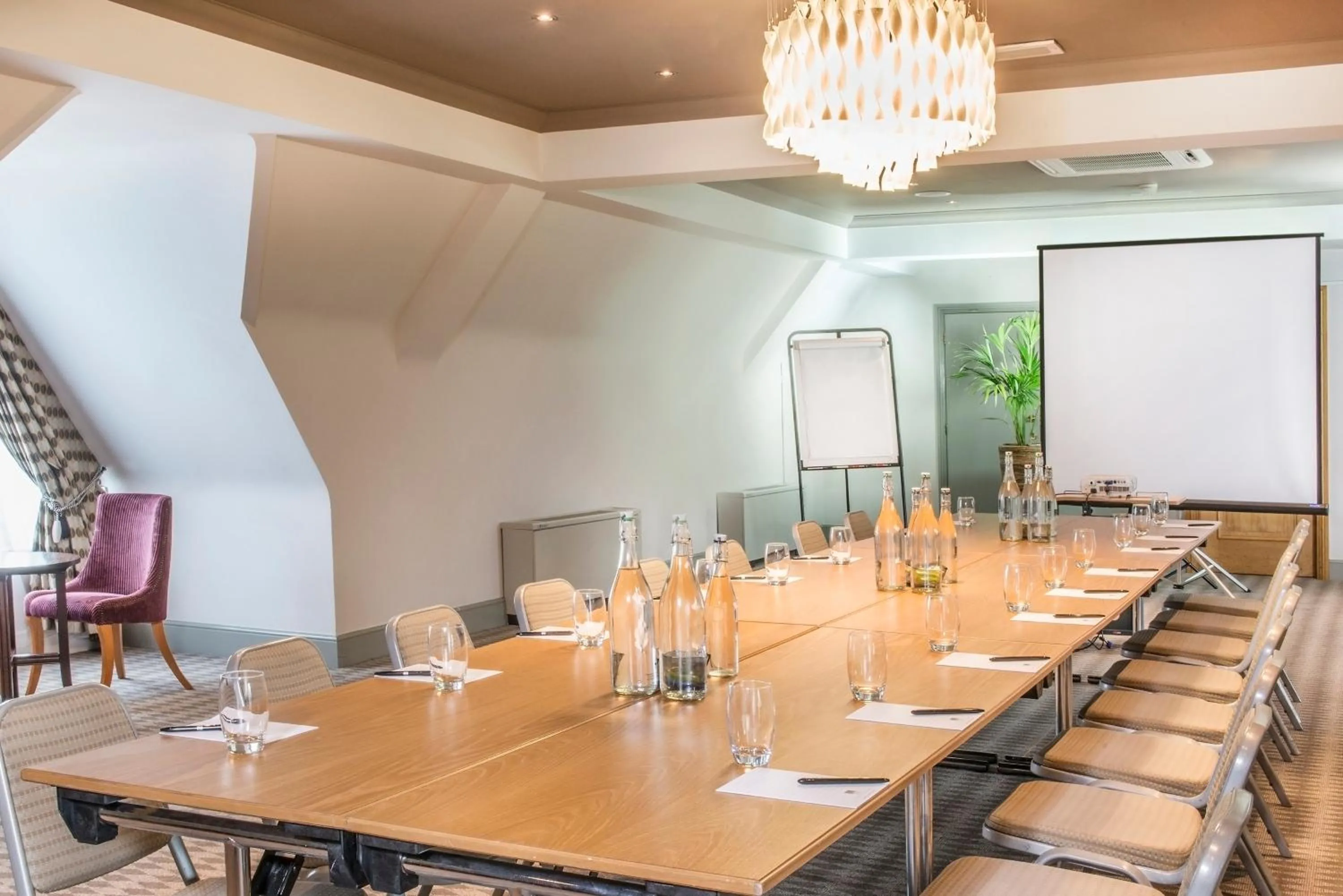 Meeting/conference room in voco Oxford Thames by IHG