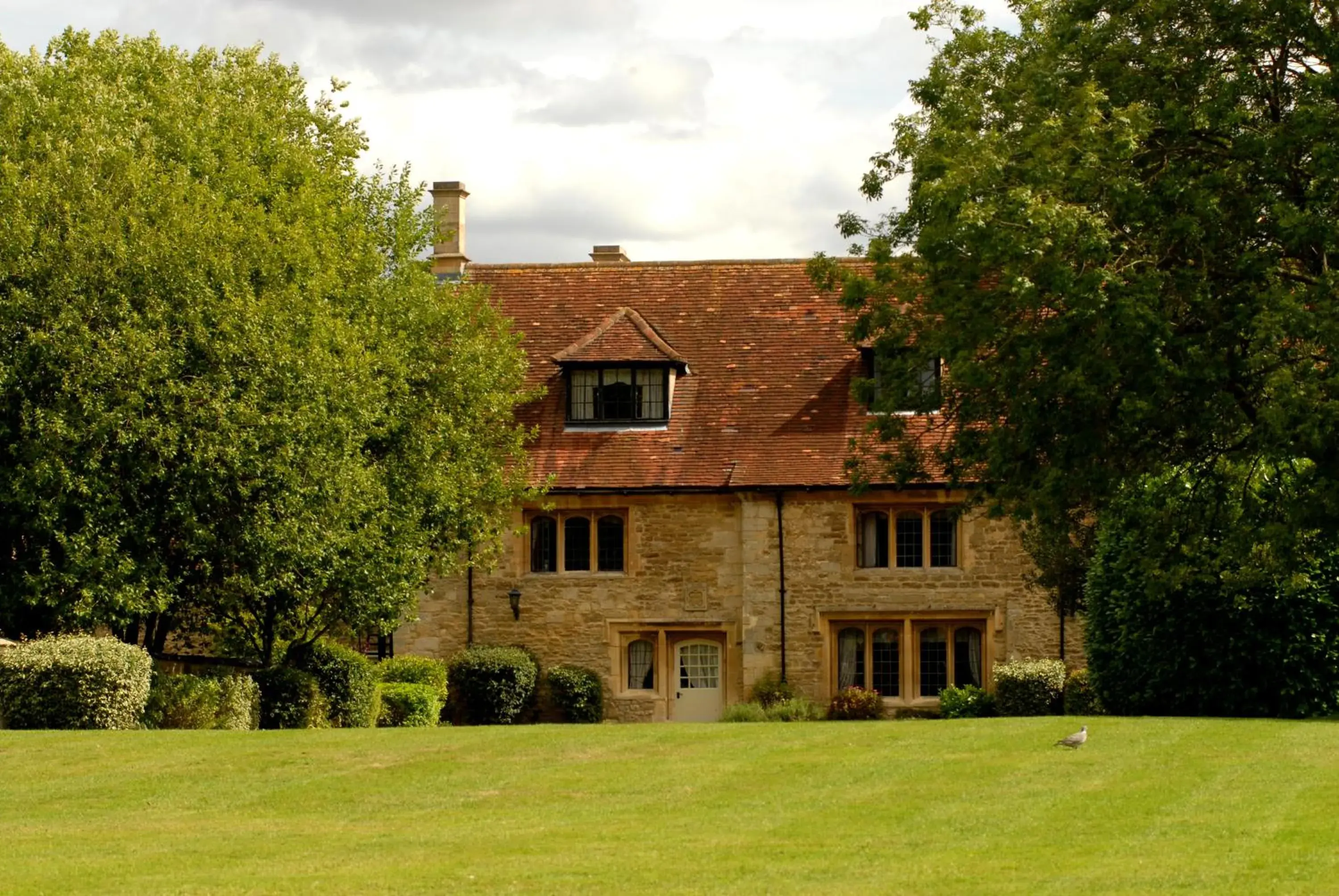 Property building in voco Oxford Thames by IHG Property building in voco Oxford Thames by IHG