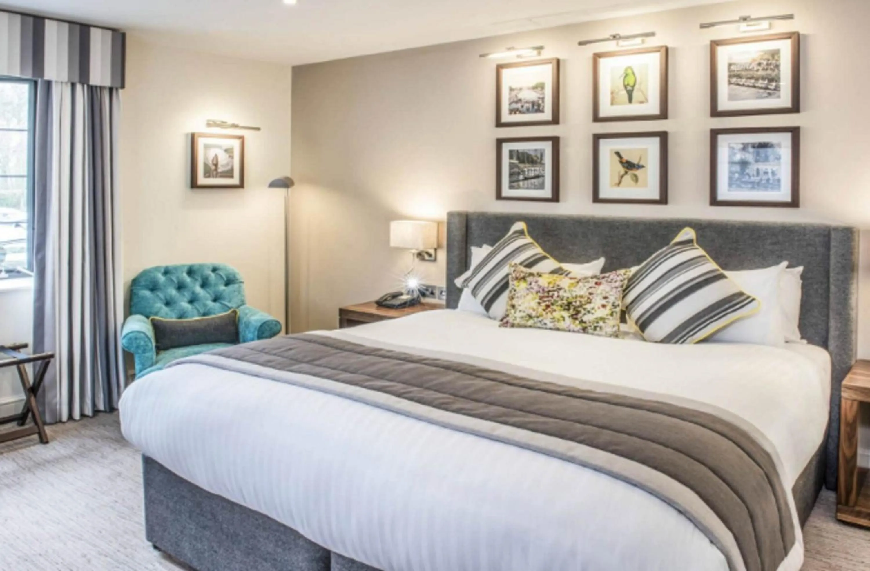 Photo of the whole room, Bed in voco Oxford Thames by IHG