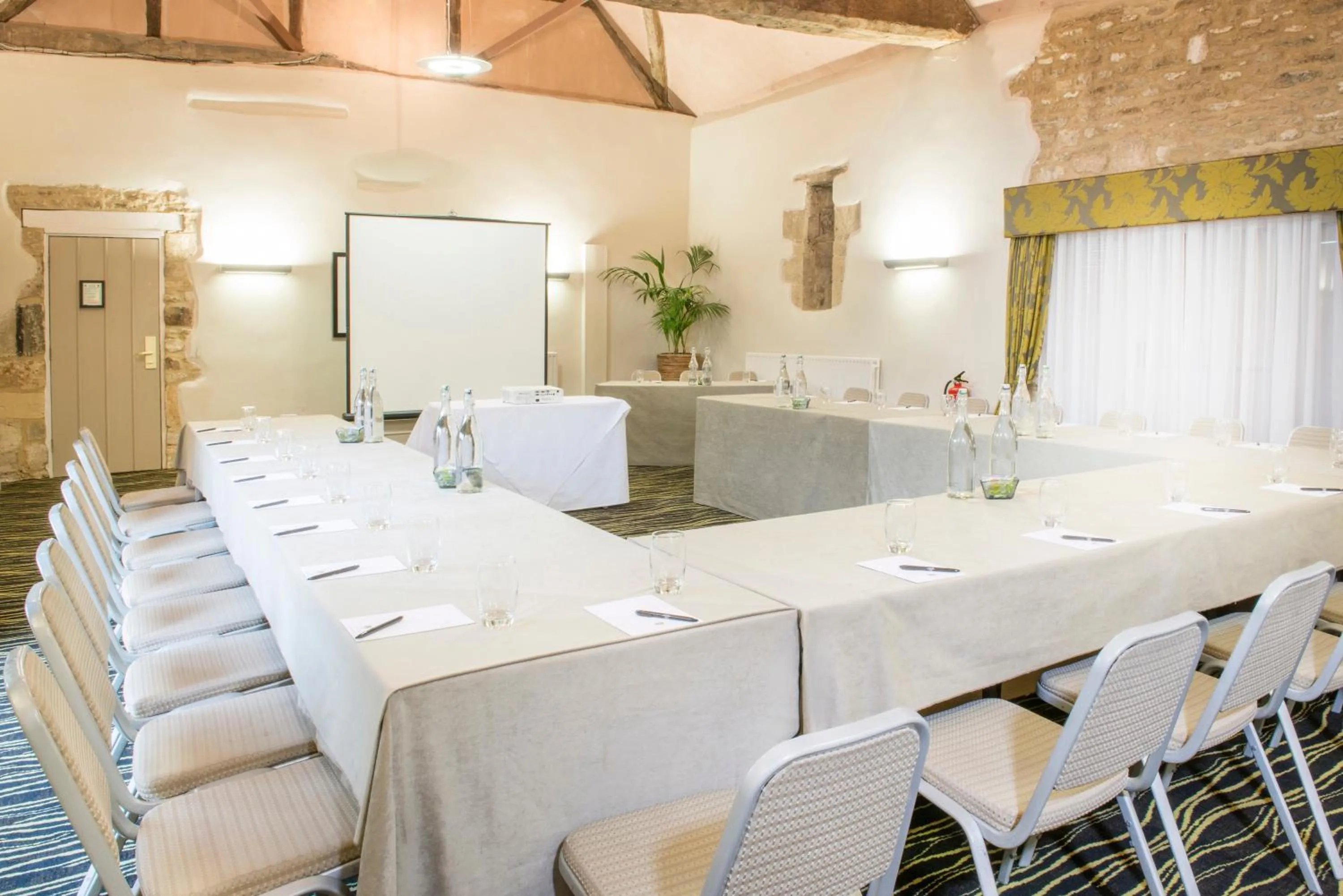 Meeting/conference room in voco Oxford Thames by IHG