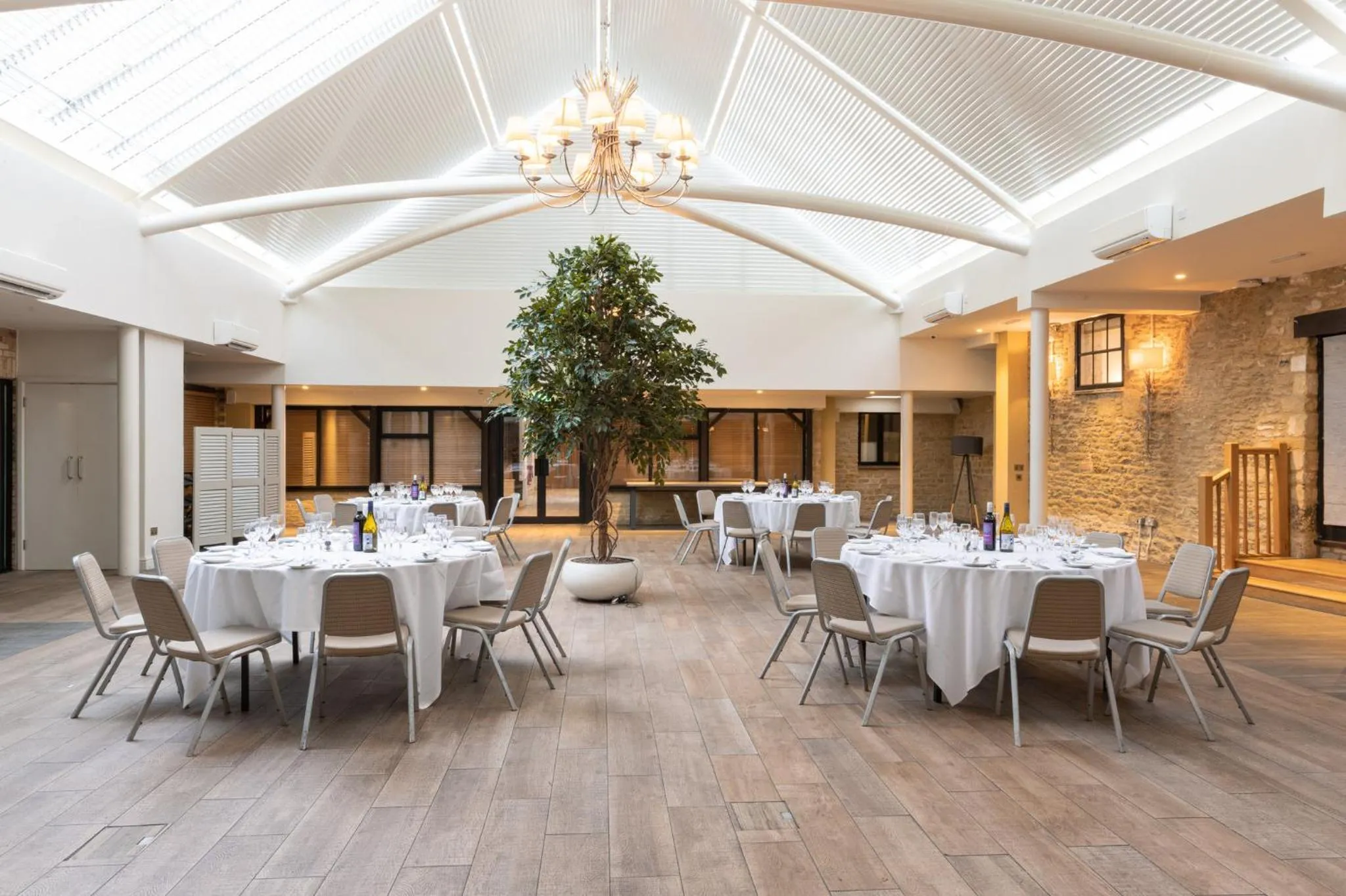 Banquet/Function facilities in voco Oxford Thames by IHG