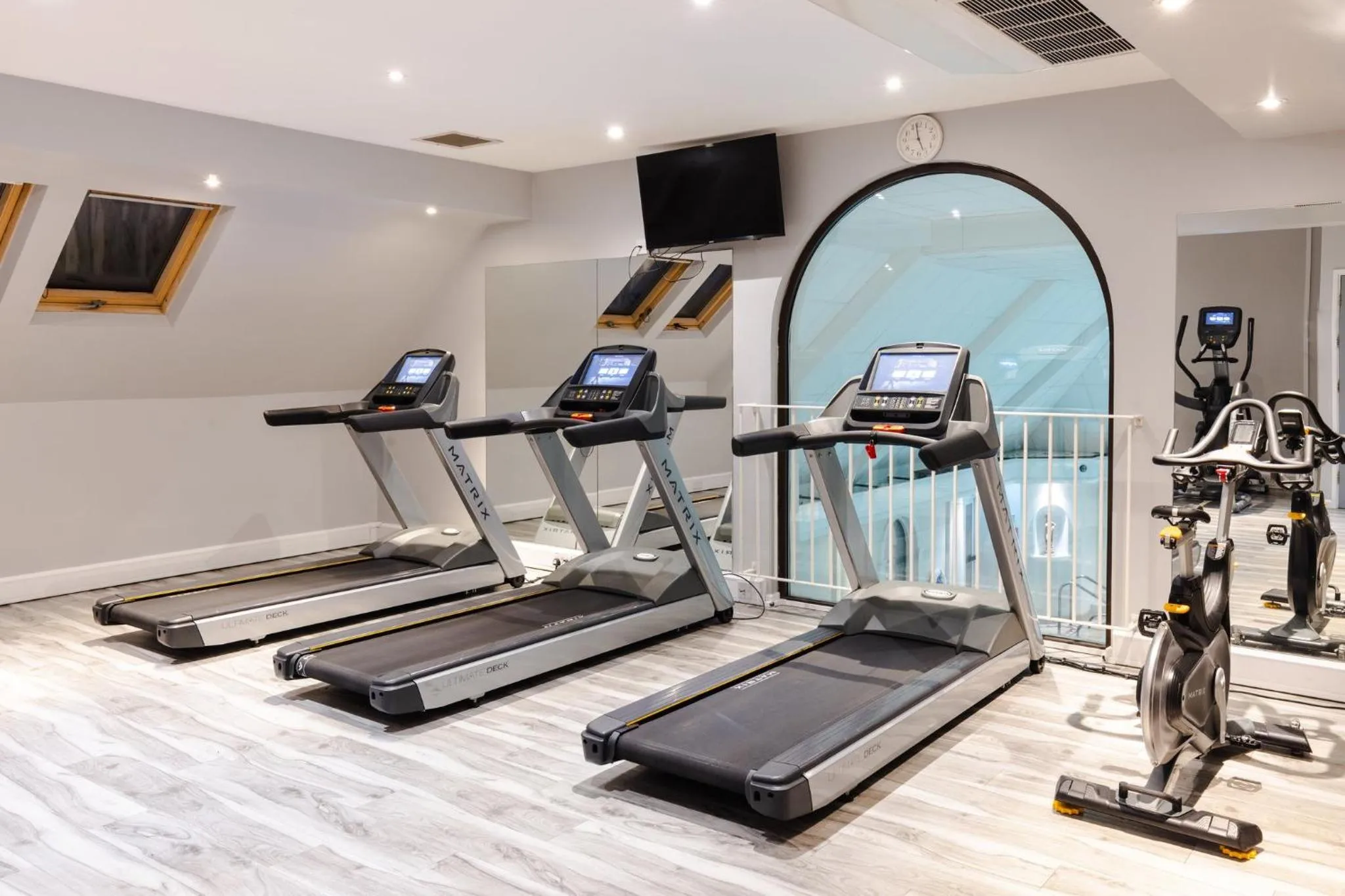 Fitness centre/facilities in voco Oxford Thames by IHG
