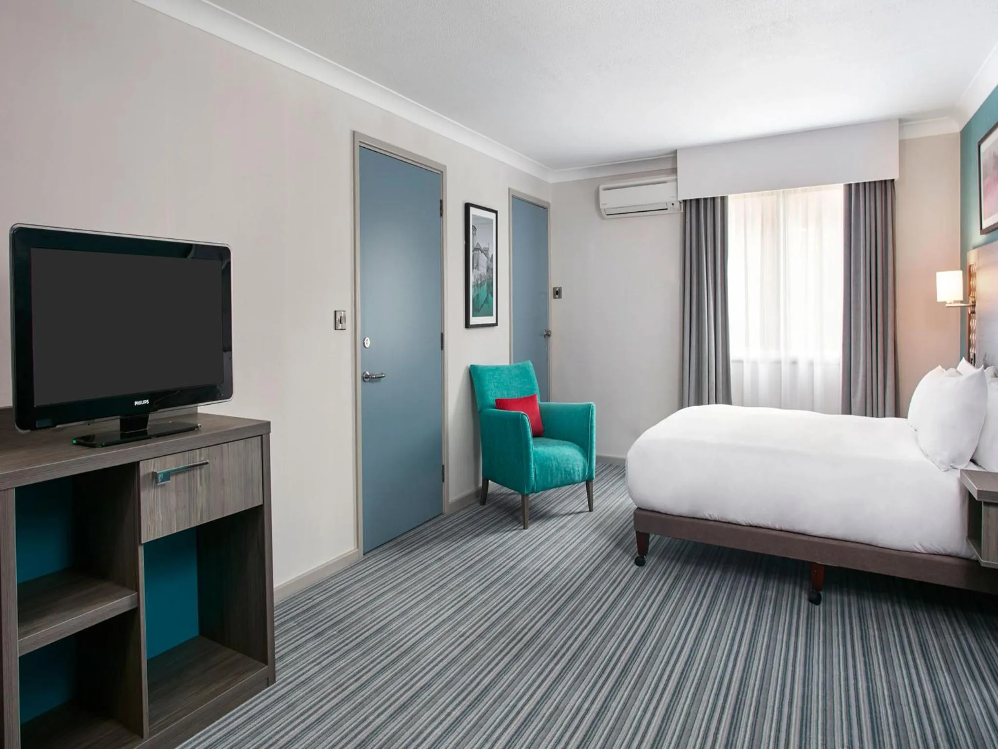 Bedroom, Bed in Leonardo Hotel East Midlands Airport - On-Site