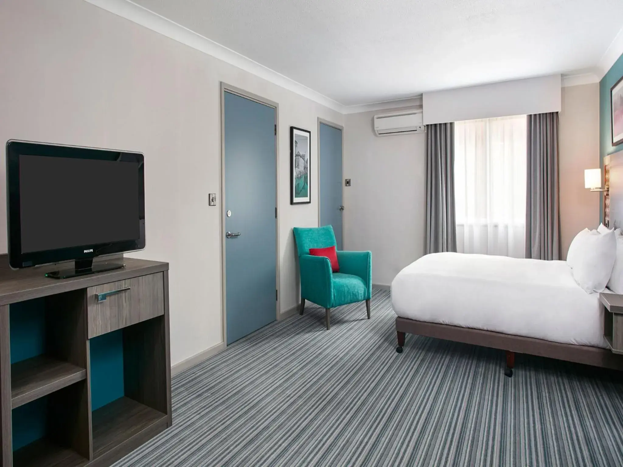 Bedroom, Bed in Leonardo Hotel East Midlands Airport Bedroom, Bed in Leonardo Hotel East Midlands Airport