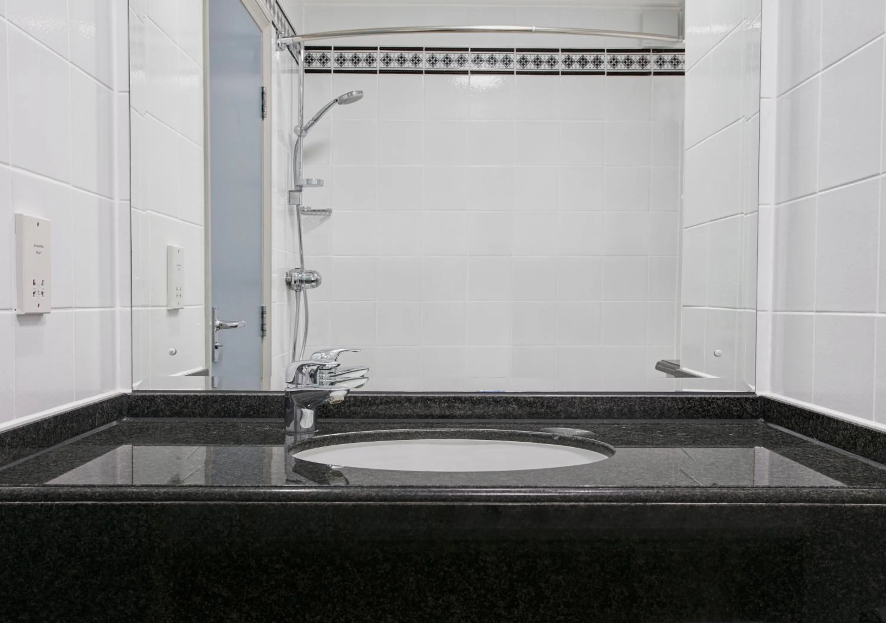 Bathroom in Leonardo Hotel East Midlands Airport - On-Site