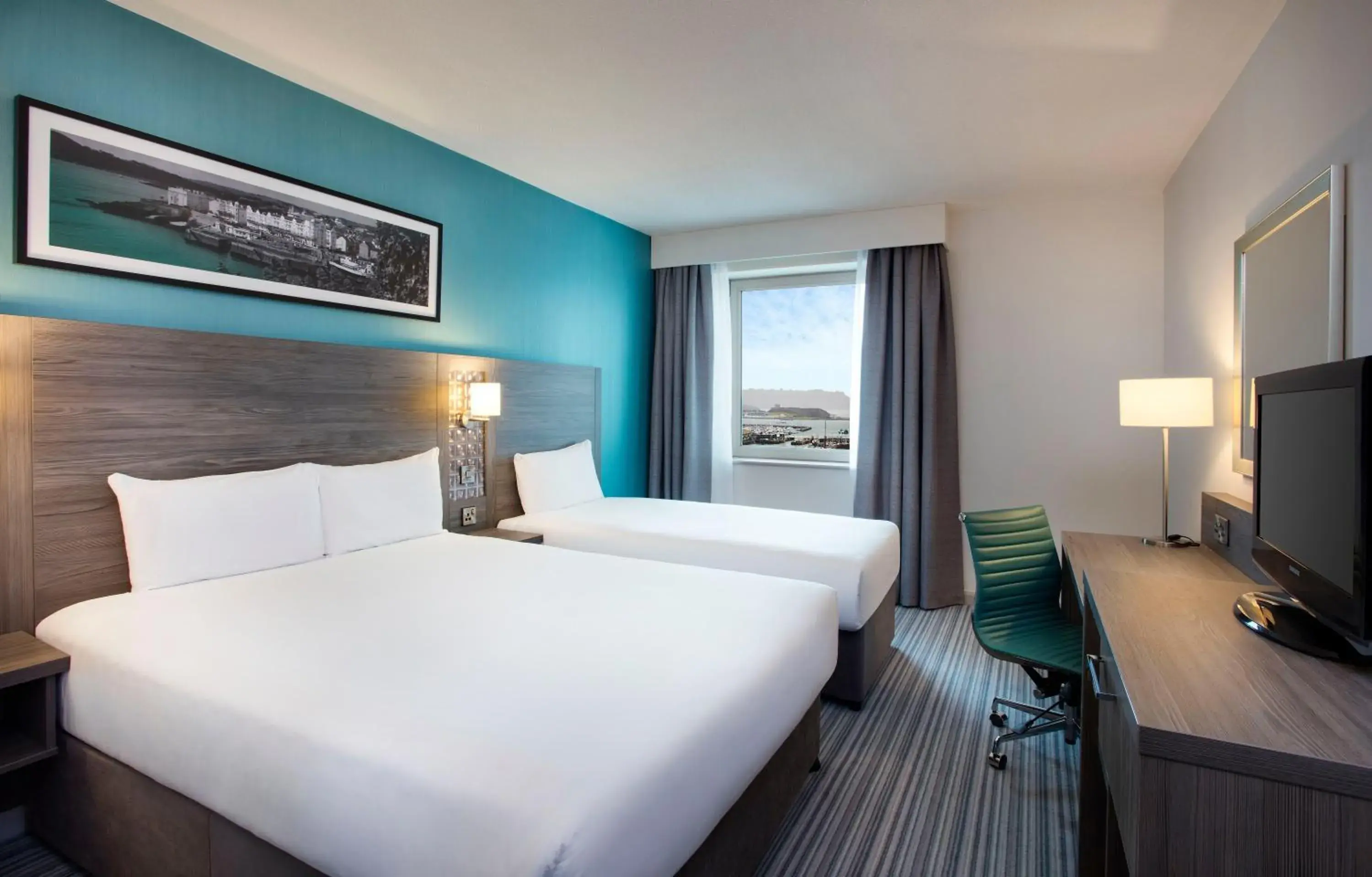 Day, Bed in Leonardo Hotel East Midlands Airport Day, Bed in Leonardo Hotel East Midlands Airport