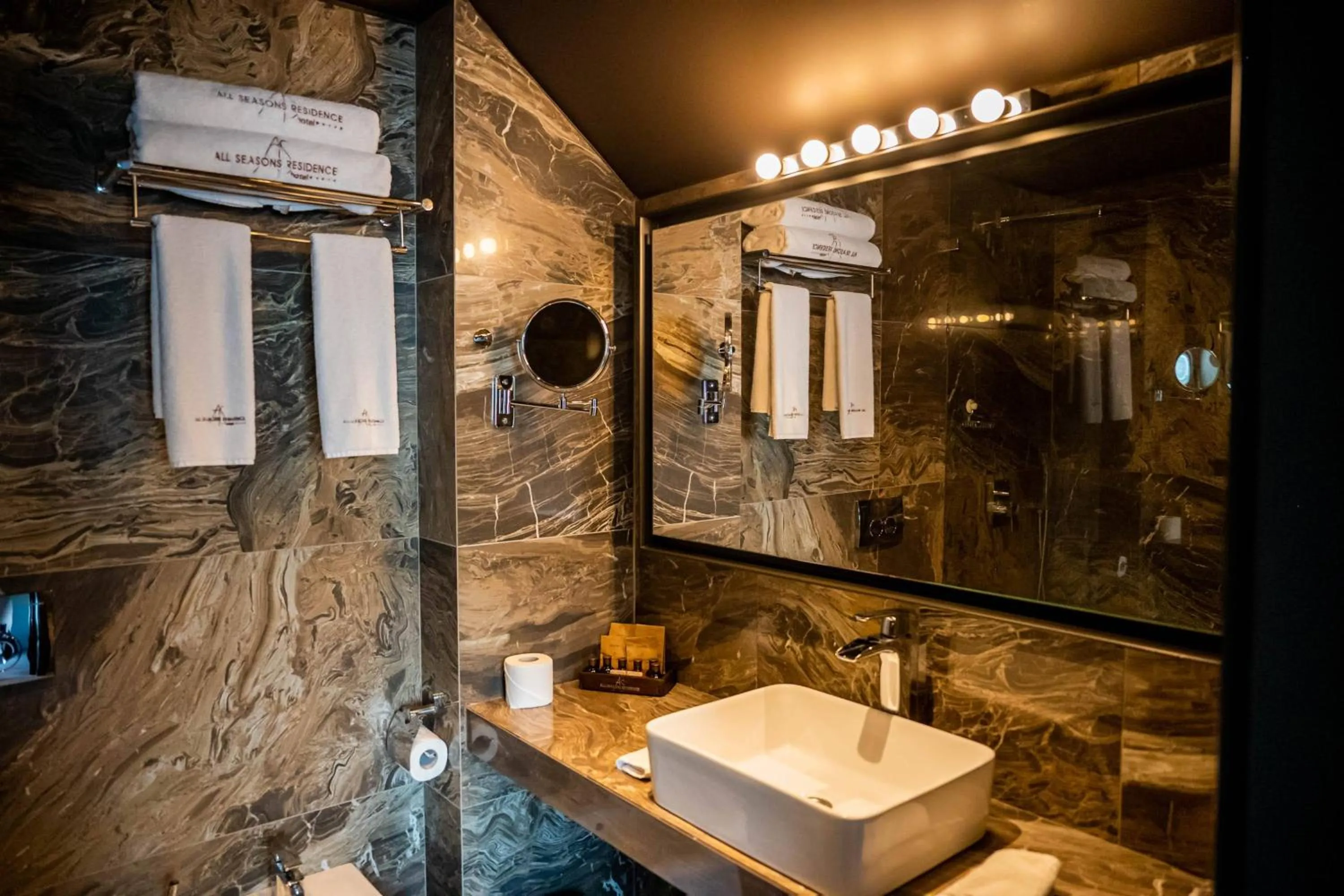 All Seasons Residence Design Hotel - Free parking