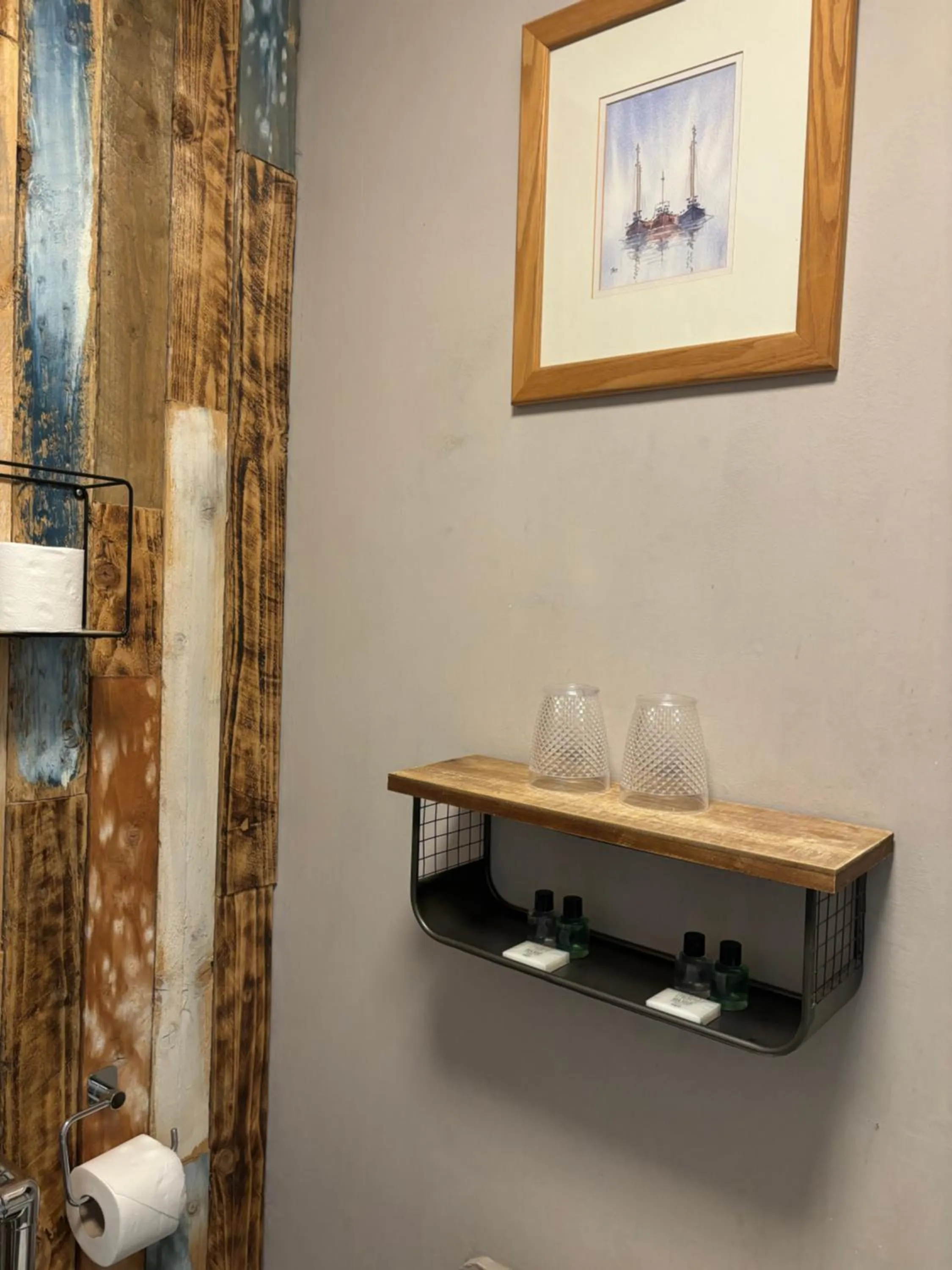 Bathroom in The George Hotel