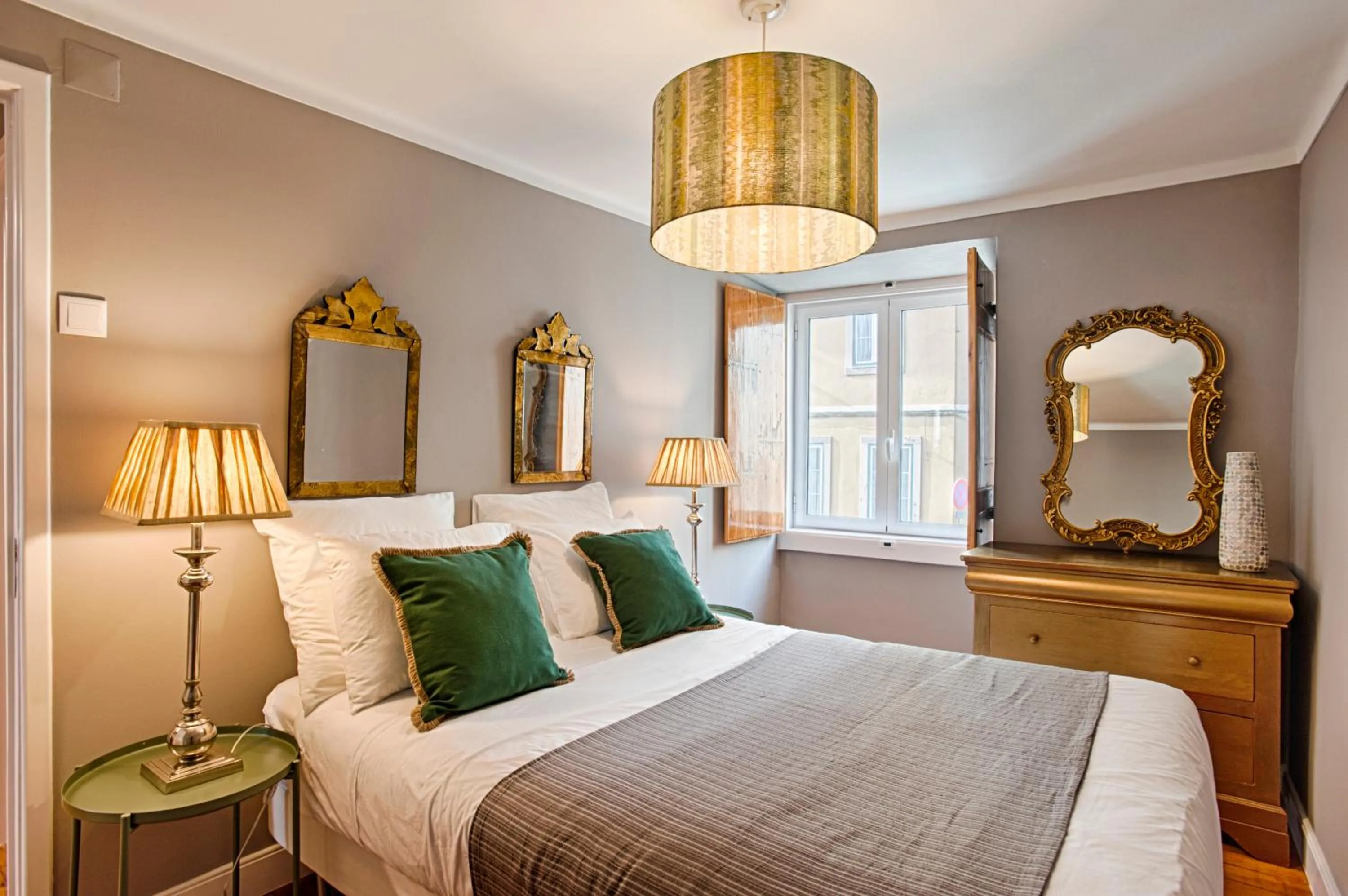 Apartment with Sea View in River View Alfama Historic Lisbon